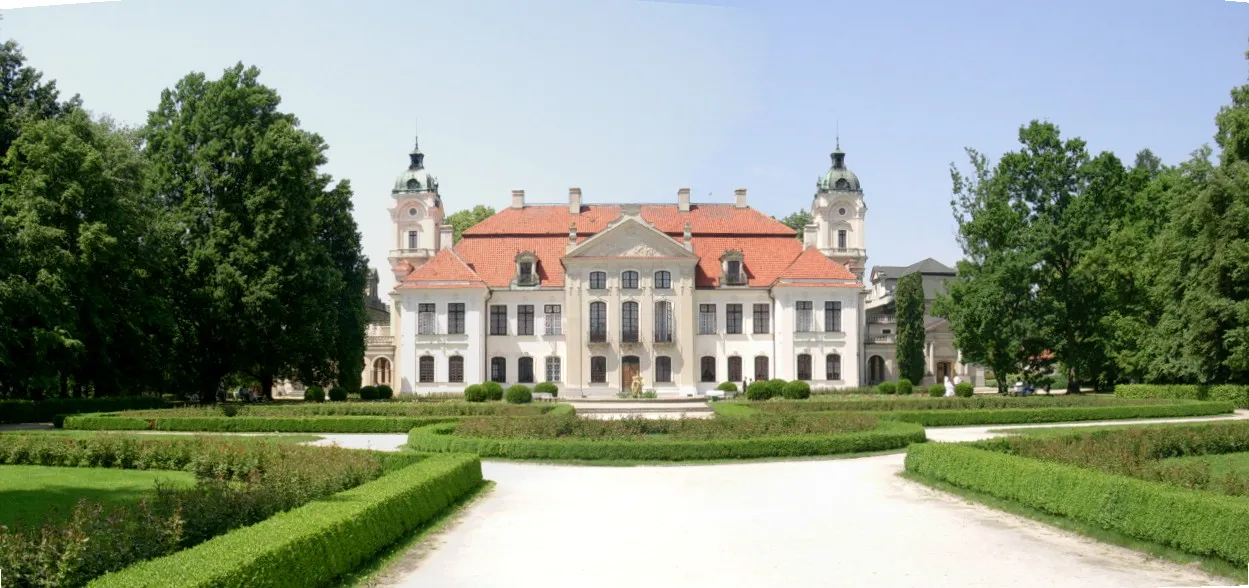 Photo showing: Back of the Palace and Museum of the aristocratic family Zamoyski in Kozłówka, near Lublin, eastern Poland