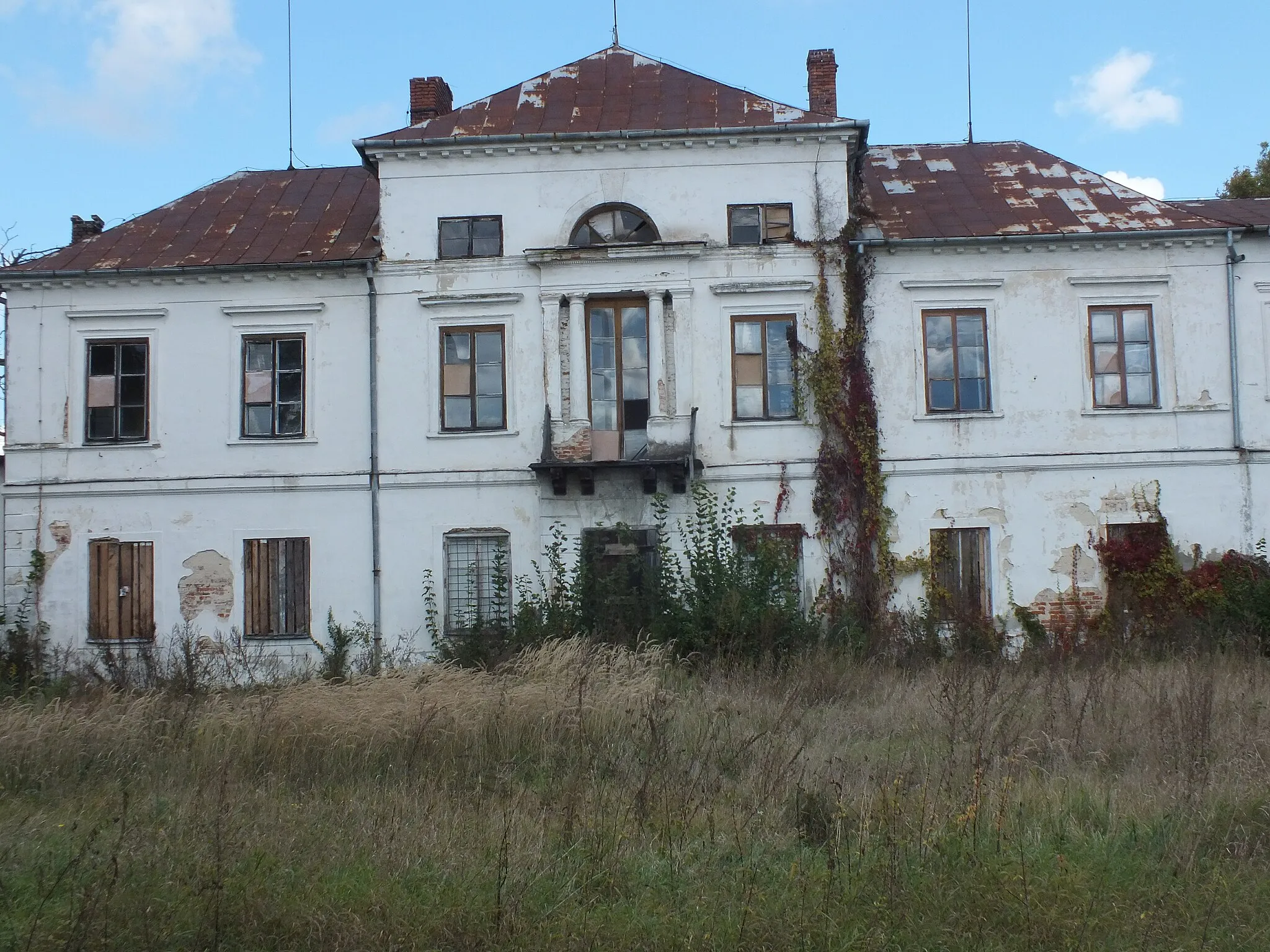 Photo showing: Sobieszyn - pałac (elewacja od strony stawów)