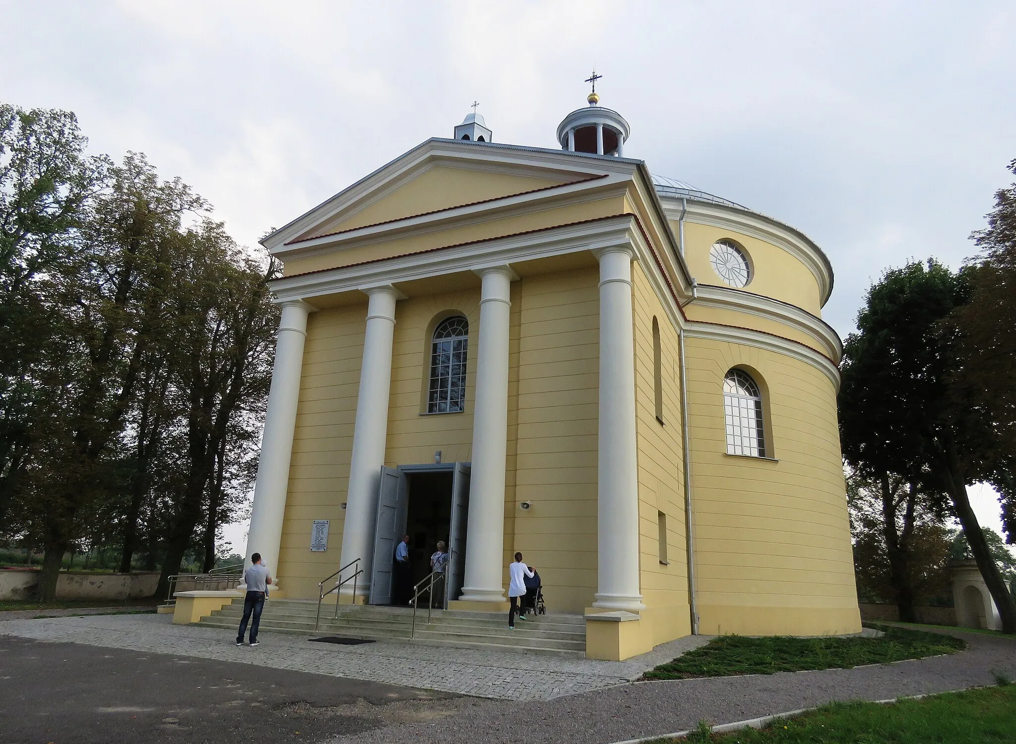 Photo showing: Kościół p.w. Św. Apostołów Piotra i Pawła
