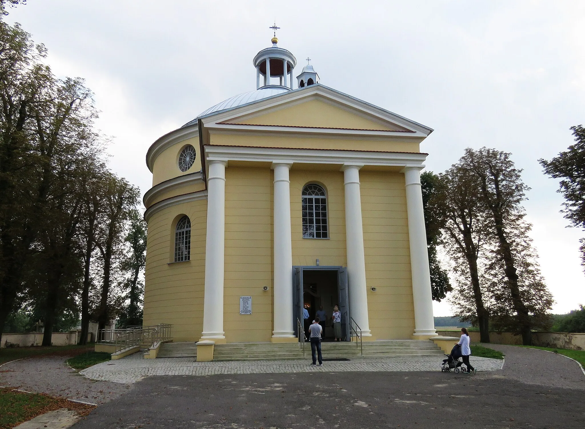 Photo showing: Kościół p.w. Św. Apostołów Piotra i Pawła