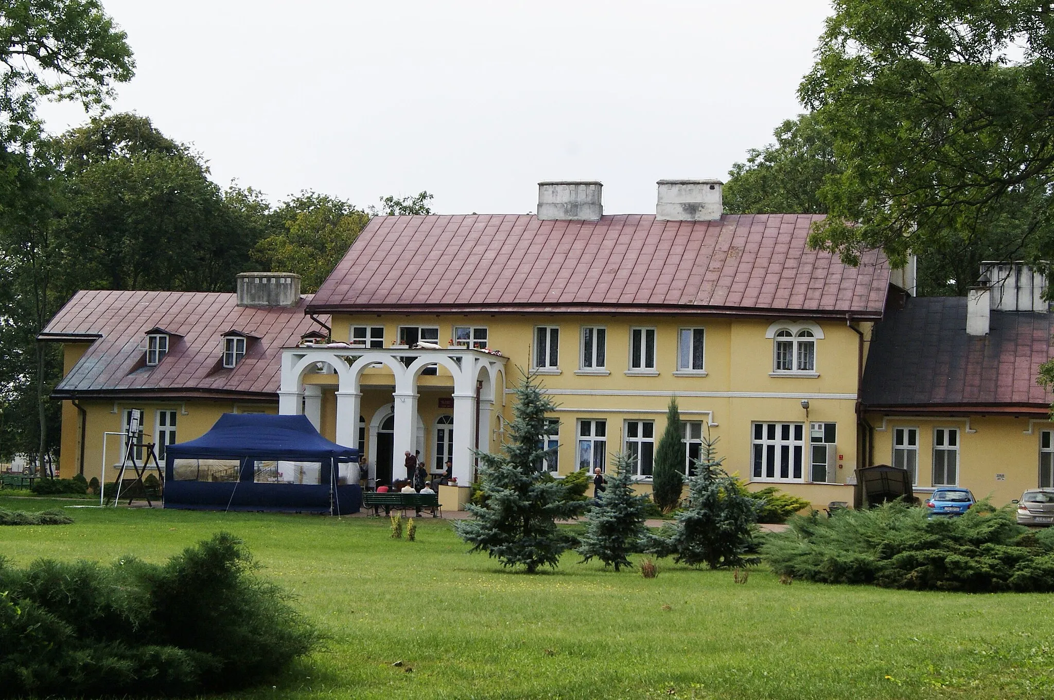 Photo showing: Chojno Nowe - zespół dworski Dziewickich z lat 70. XIX wieku, obecnie Dom Opieki Społecznej (zabytek nr rejestr. A/113/20)