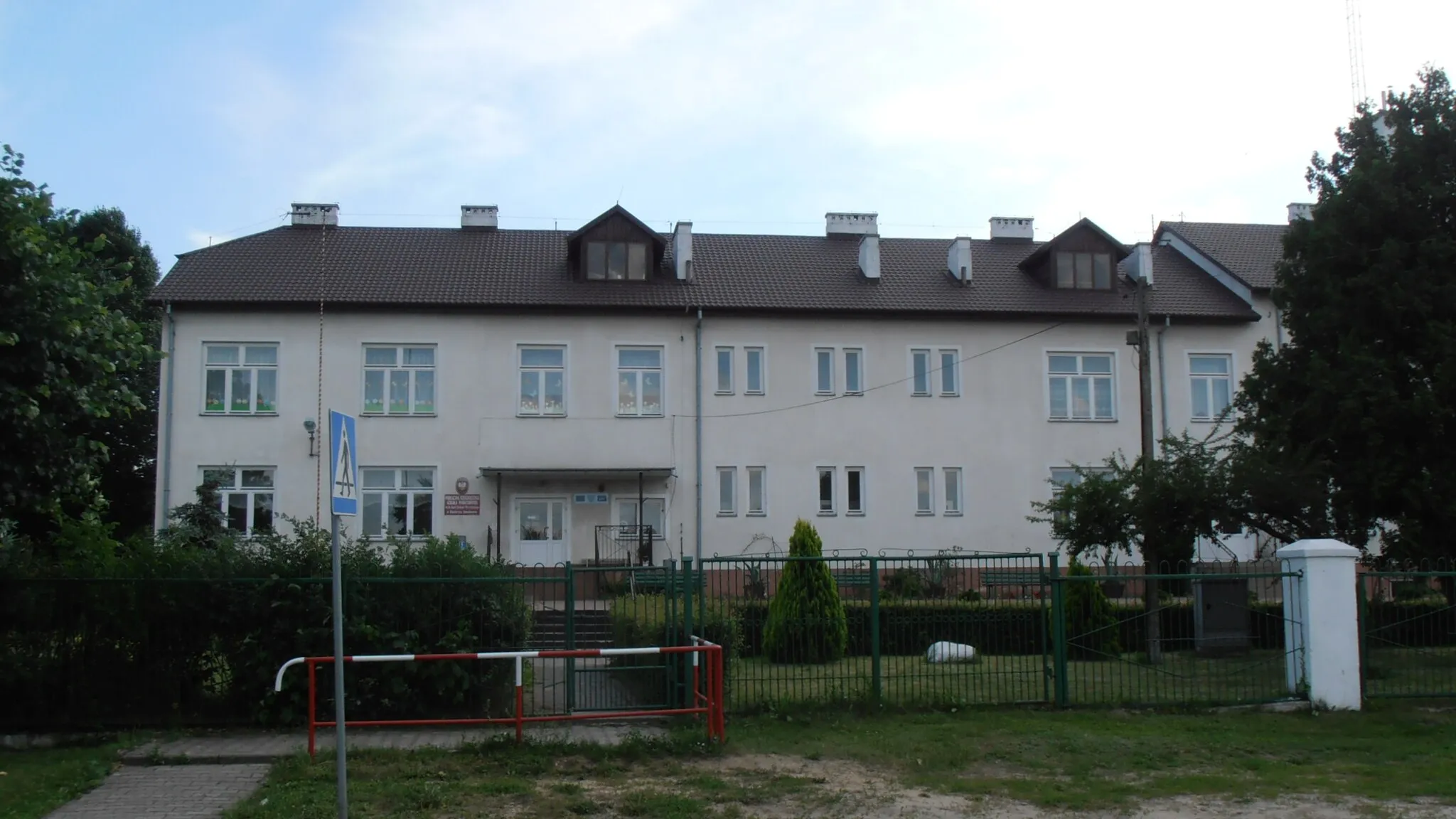 Photo showing: Budynek szkoły podstawowej w Radoryżu Smolanym (pow. łukowski, woj. lubelskie, Polska).