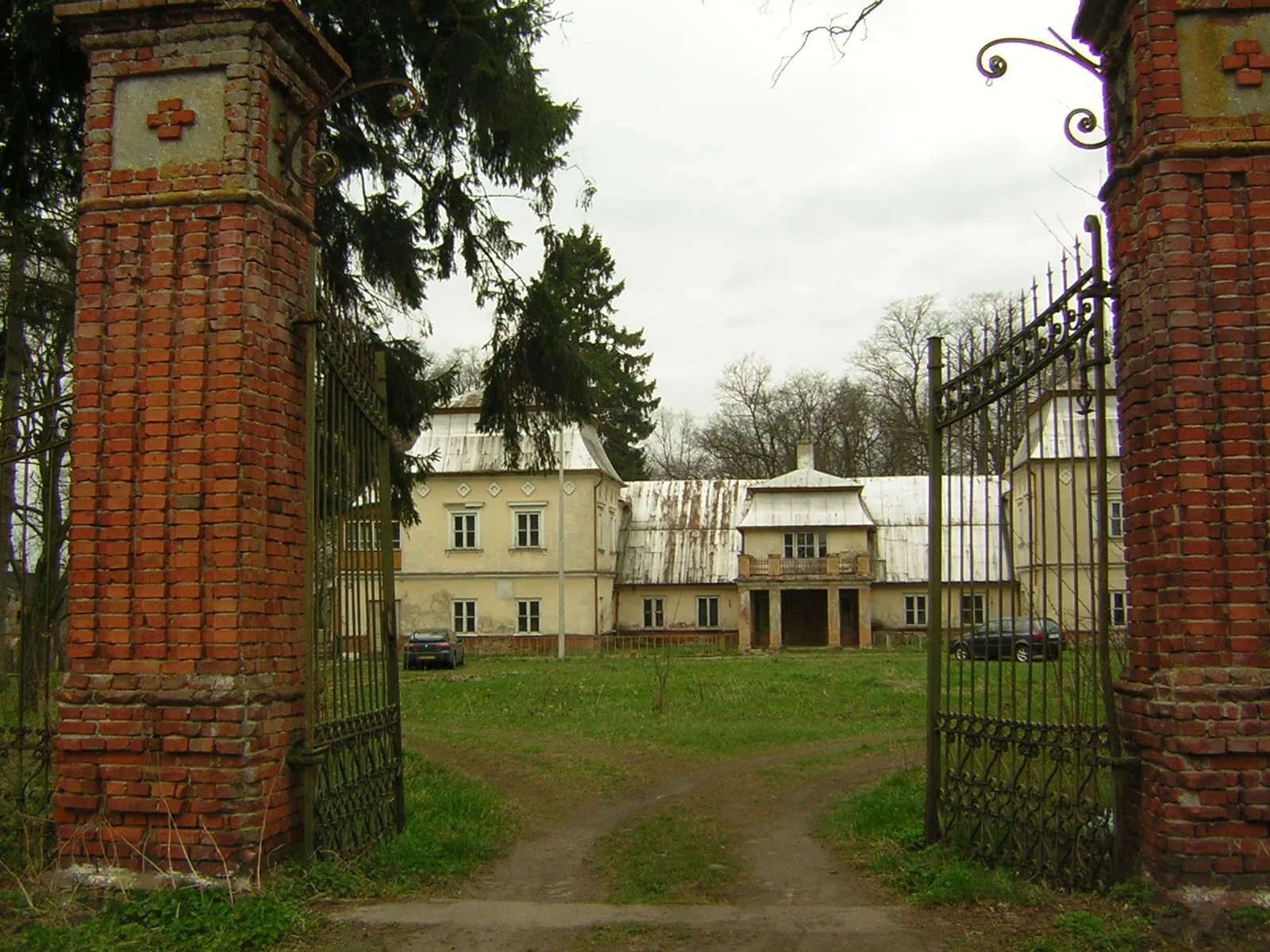 Photo showing: Hruszniew - XIX-wieczny dwór z parkiem.