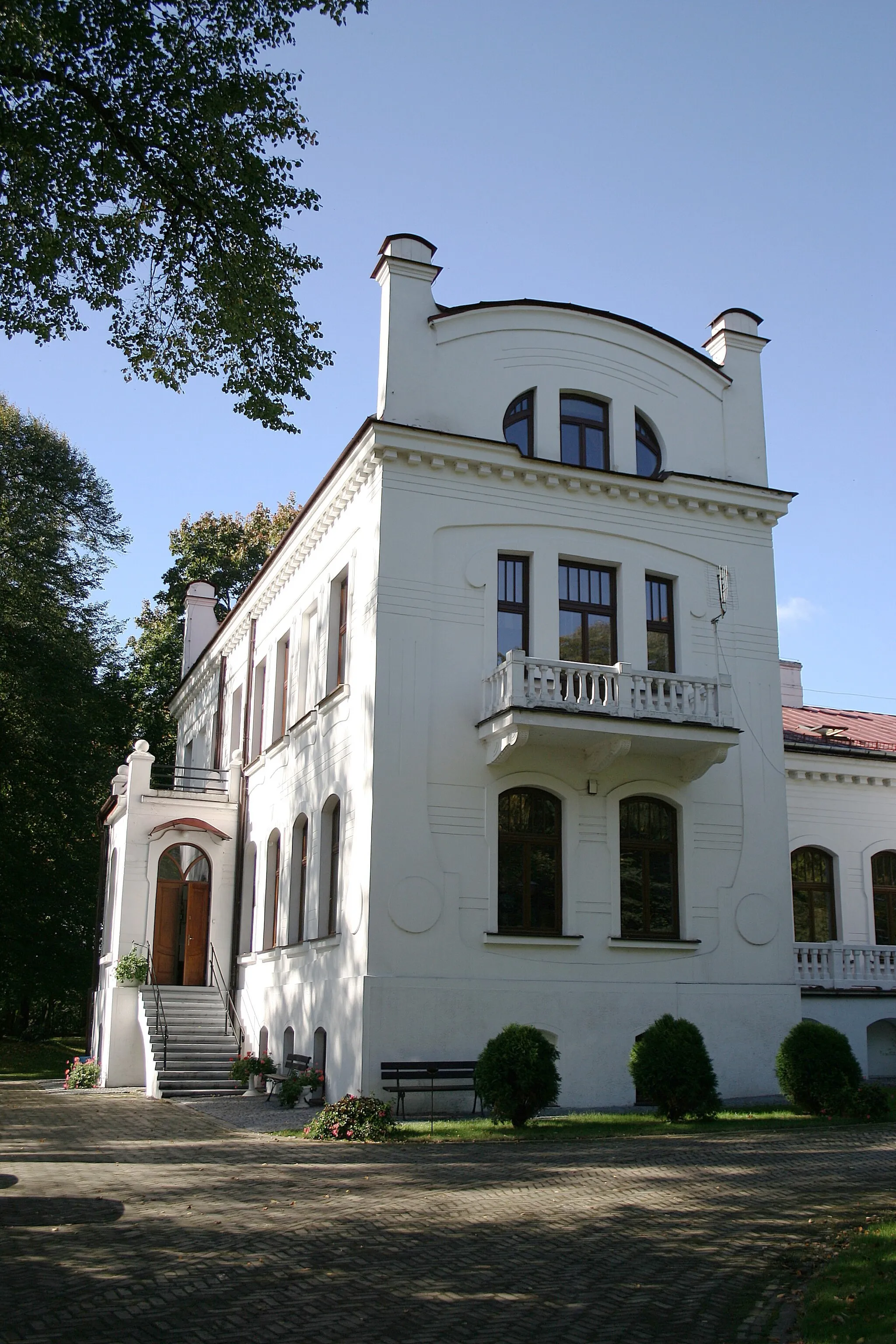 Photo showing: Kraczewice Prywatne - zespół pałacowy (1913):
- pałac
- park
zabytek nr rejestr. A/705 z 23.01.1976; A/975 z 18.12.1989