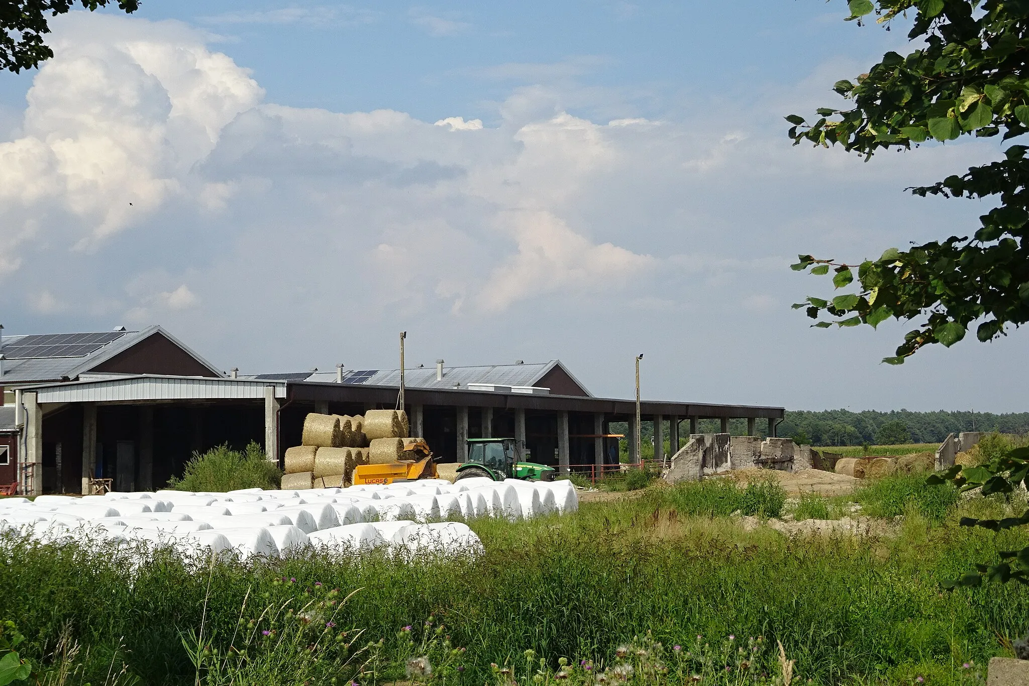 Photo showing: Zabudowania gospodarcze, wieś Górki, gmina Sosnowica, województwo lubelskie, Polska