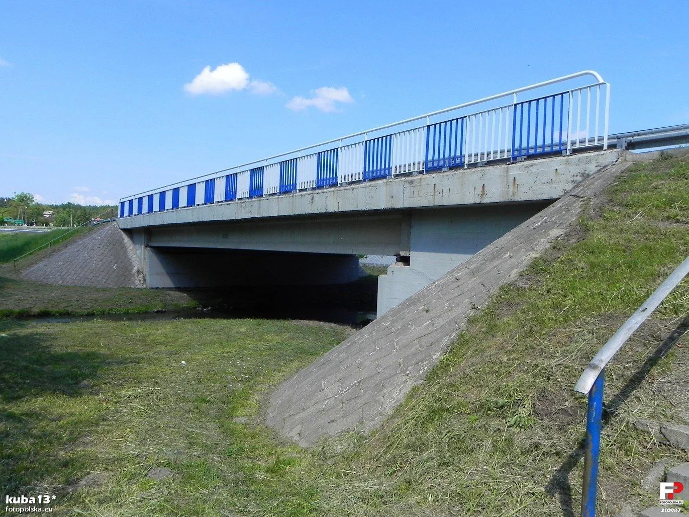 Photo showing: Most drogowy nad rzeką Wieprz.