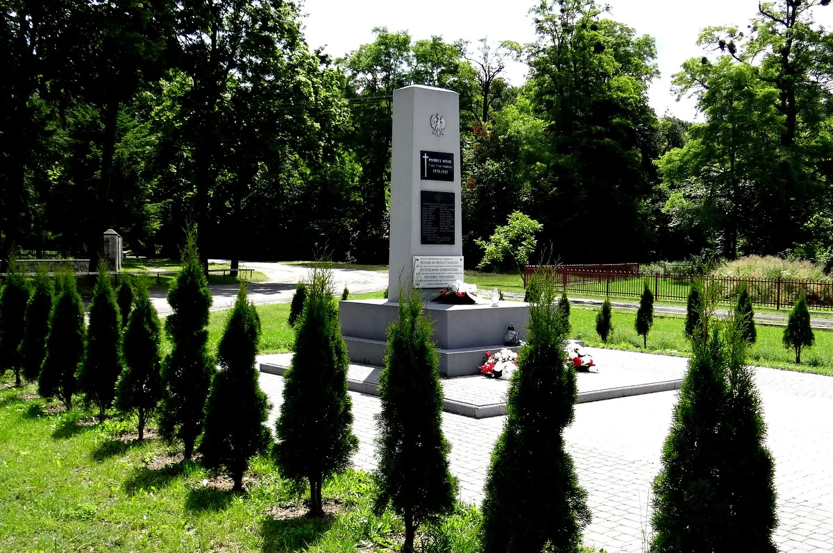 Photo showing: Nielisz. Pomnik Pamięci.