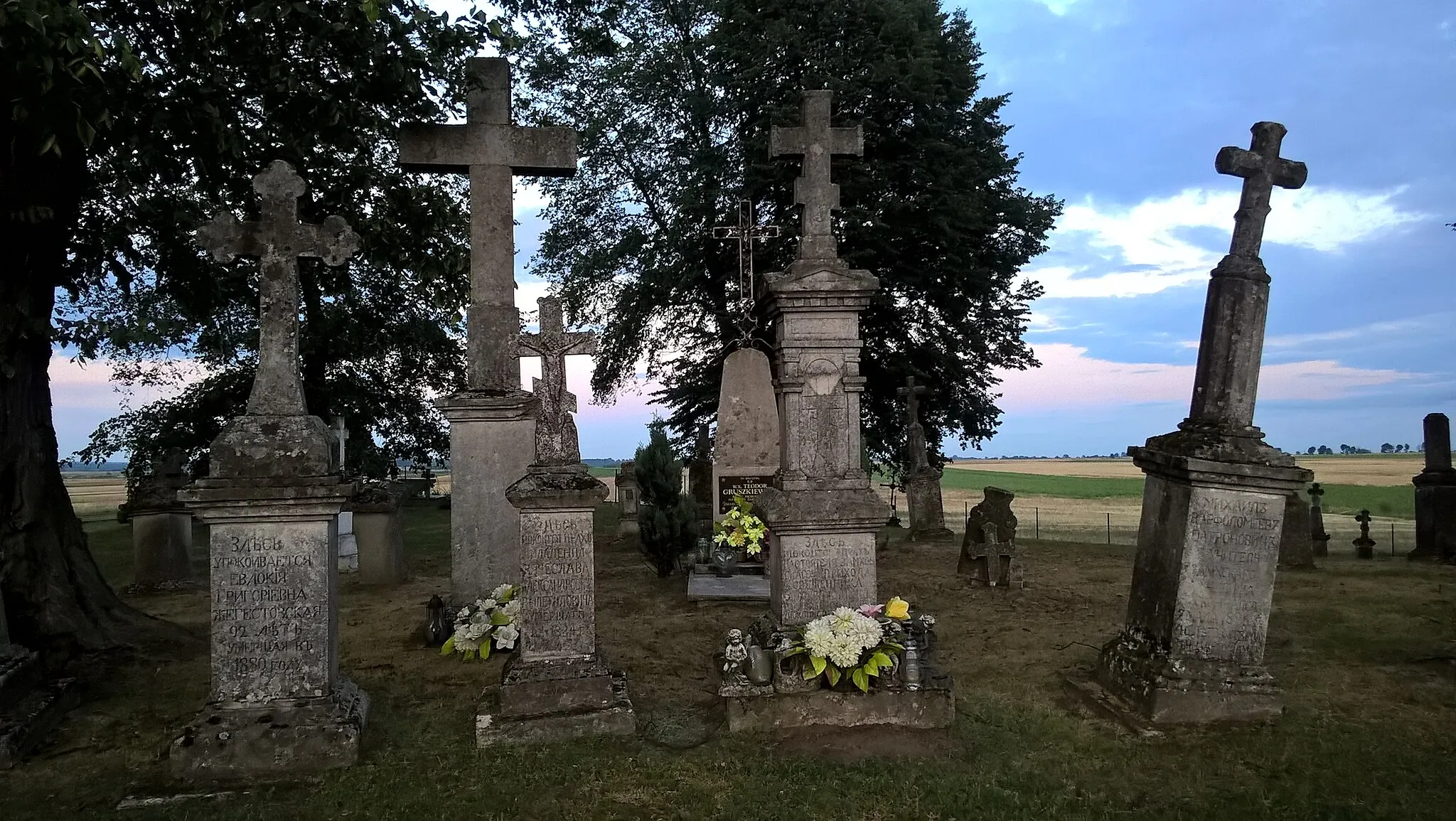 Photo showing: Cmentarz unicko-prawosławny w Zamchu, grupa nagrobków w centralnej części