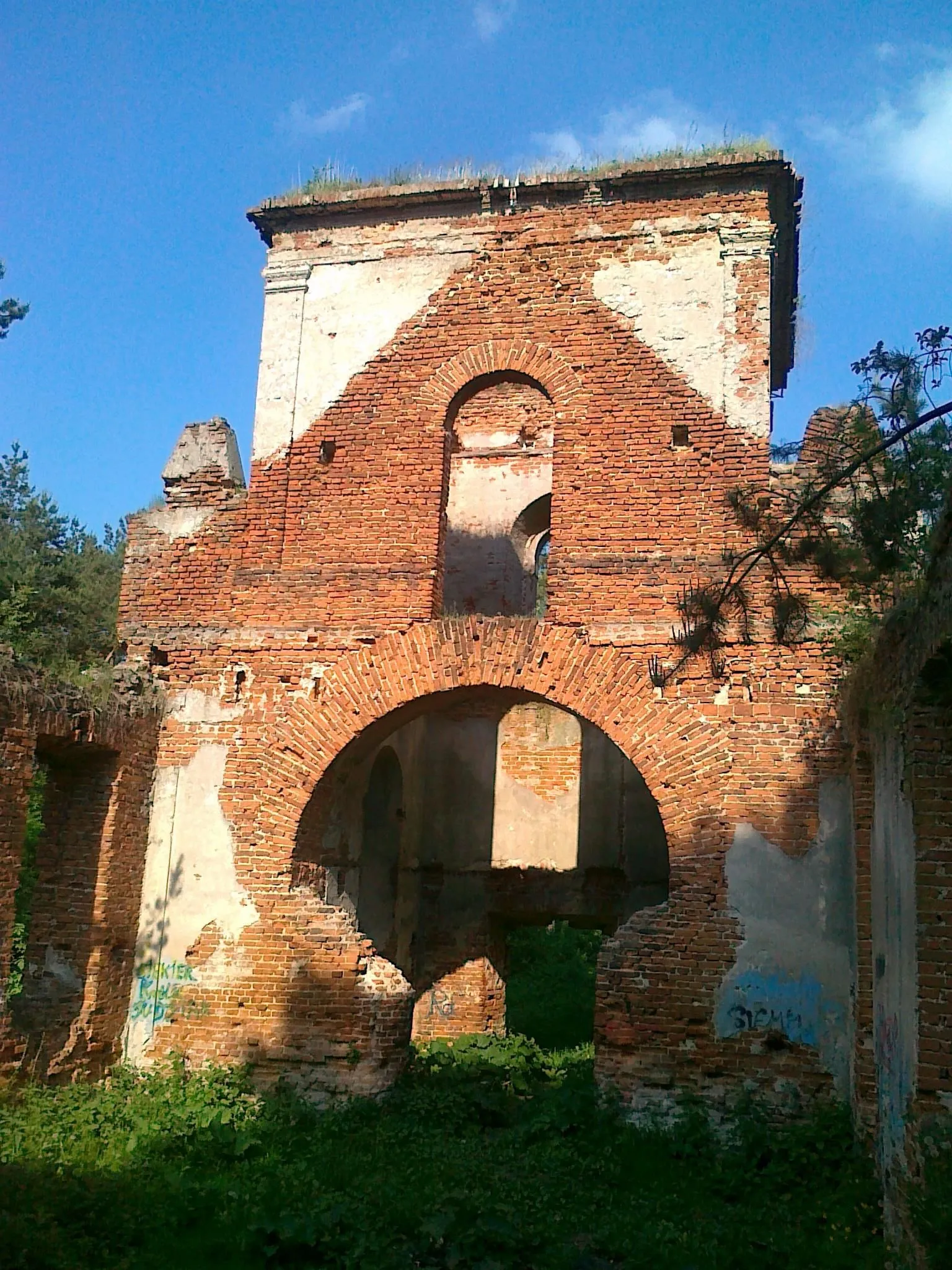 Photo showing: Ruiny zboru kalwińskiego Piaski