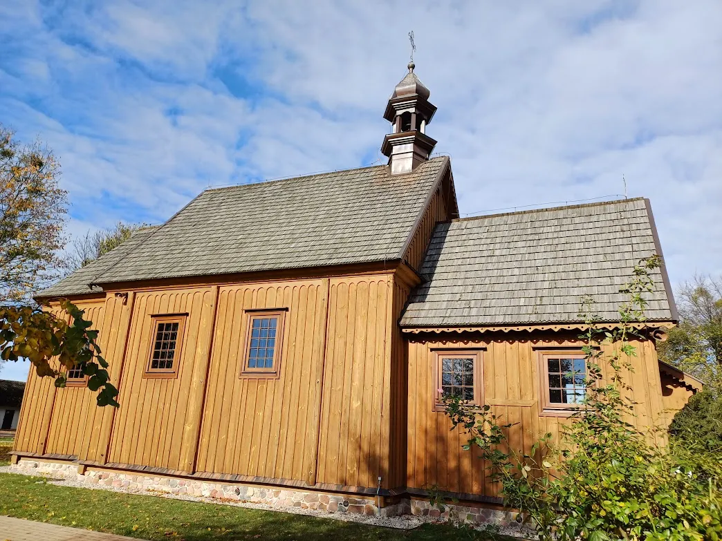 Photo showing: Żmudź (gmina Żmudź. pow. Chełm) -dawna cerkiew unicka i prawosławna, obecnie kościół Podwyższenia Krzyża Świętego
