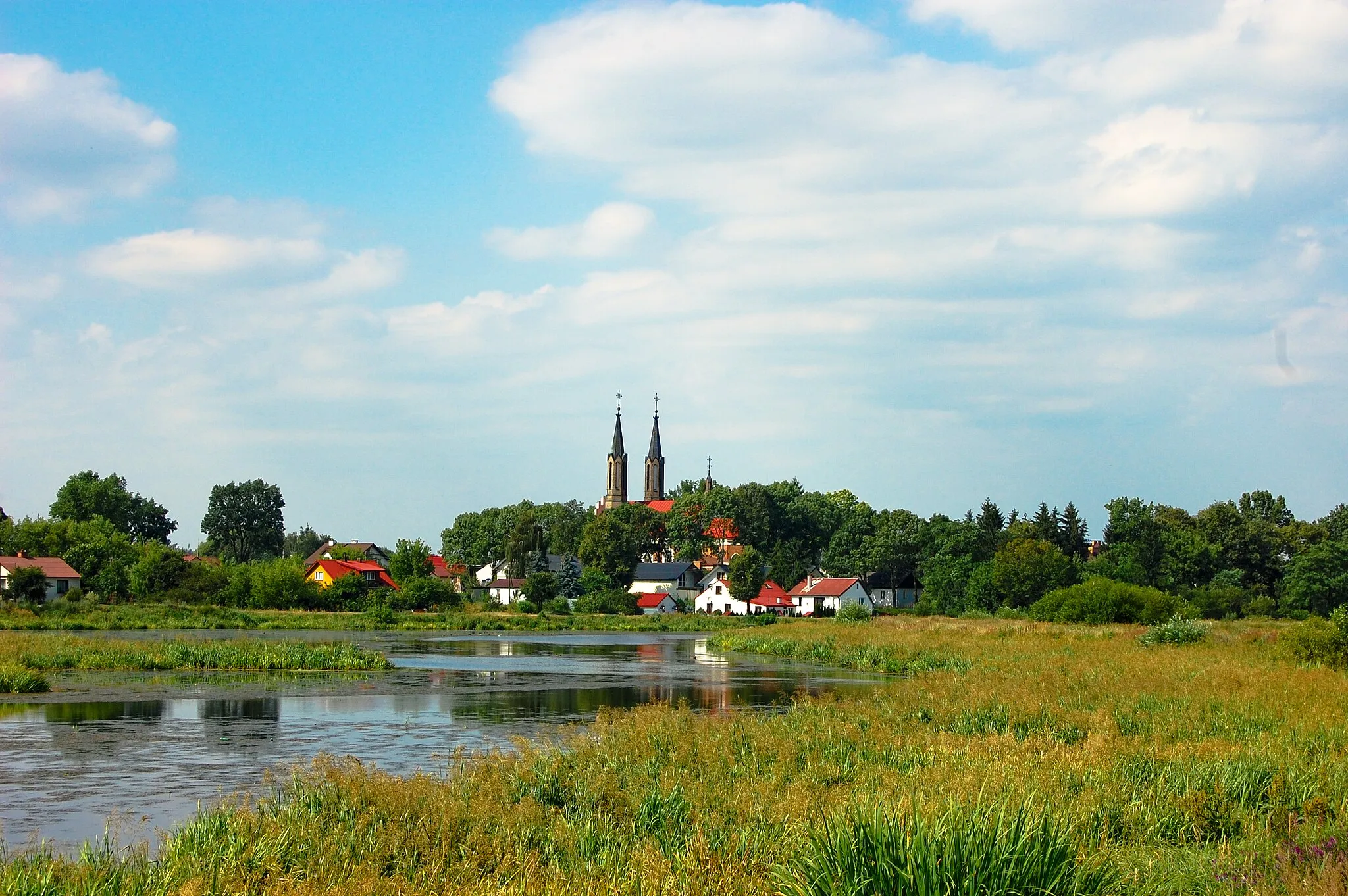 Photo showing: Zemborzyce, dzielnica Lublina. Widok od strony ścieżki rowerowej nad Bystrzycą.