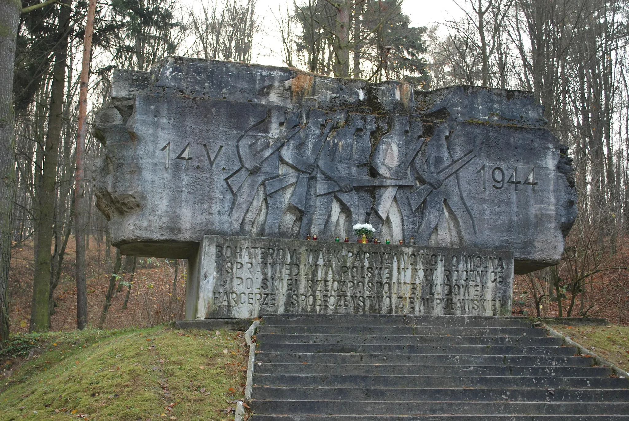 Photo showing: The monument of partisan battle during II World War in Rąblów, Poland.