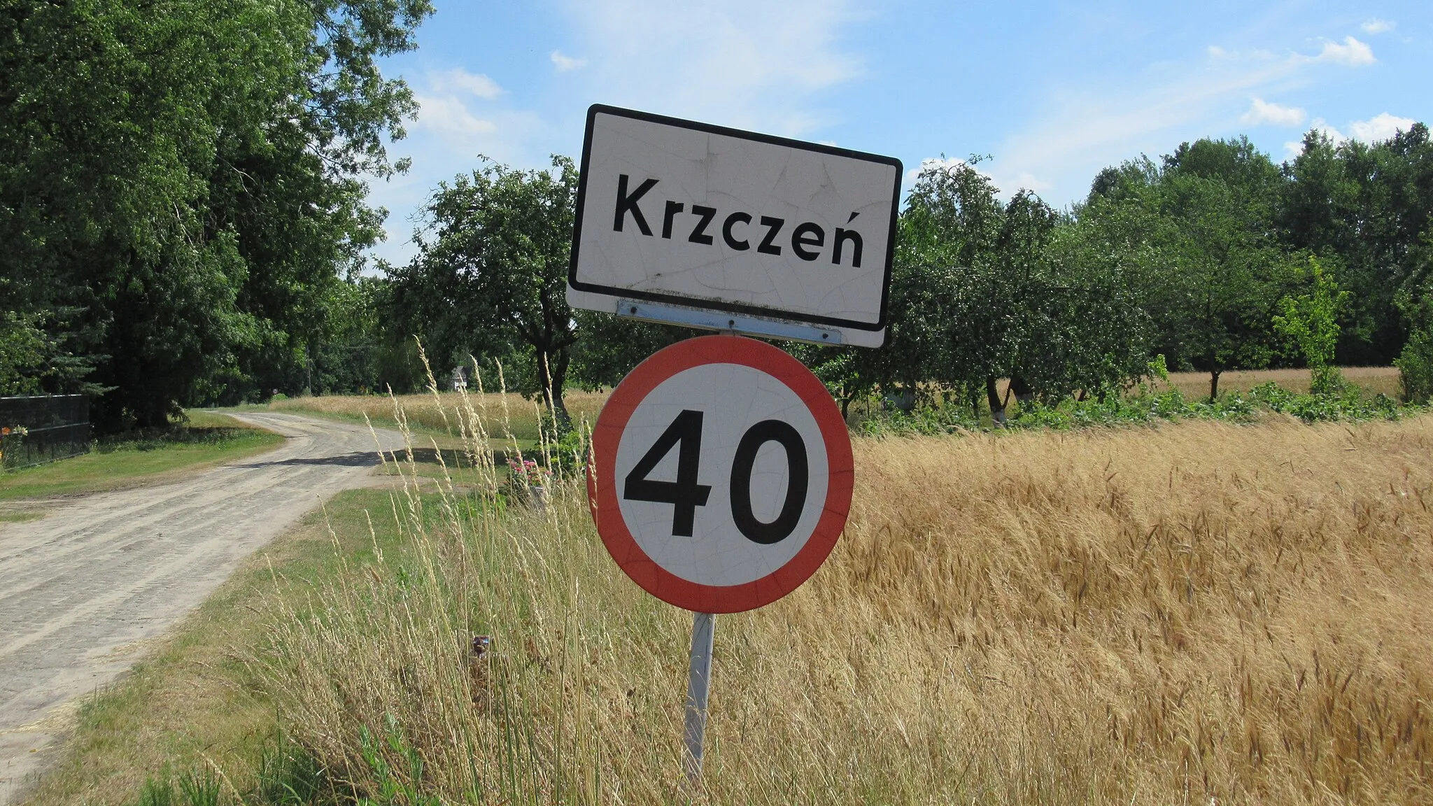 Photo showing: Krzczeń (pow. łęczyński, woj. lubelskie, Polska). Uchował się tu jeszcze taki znak drogowy.