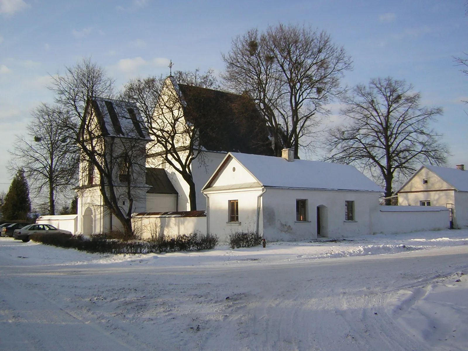 Photo showing: Klesztów - zespół dawnej cerkwi greckokatolickiej, obecnie kościoła parafialnego (2 poł. XVIII): dawna cerkiew greckokatolicka, obecnie rzymskokatolicki kościół p.w. Wniebowzięcia NMP (zabytek nr A/24/194 z 13.02.1967 i Oa/89/56 z 10.10.1956)