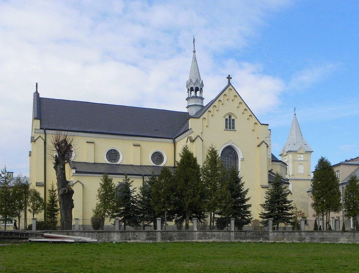Photo showing: Kościół p.w. Narodzenia NMP w Oleszycach.