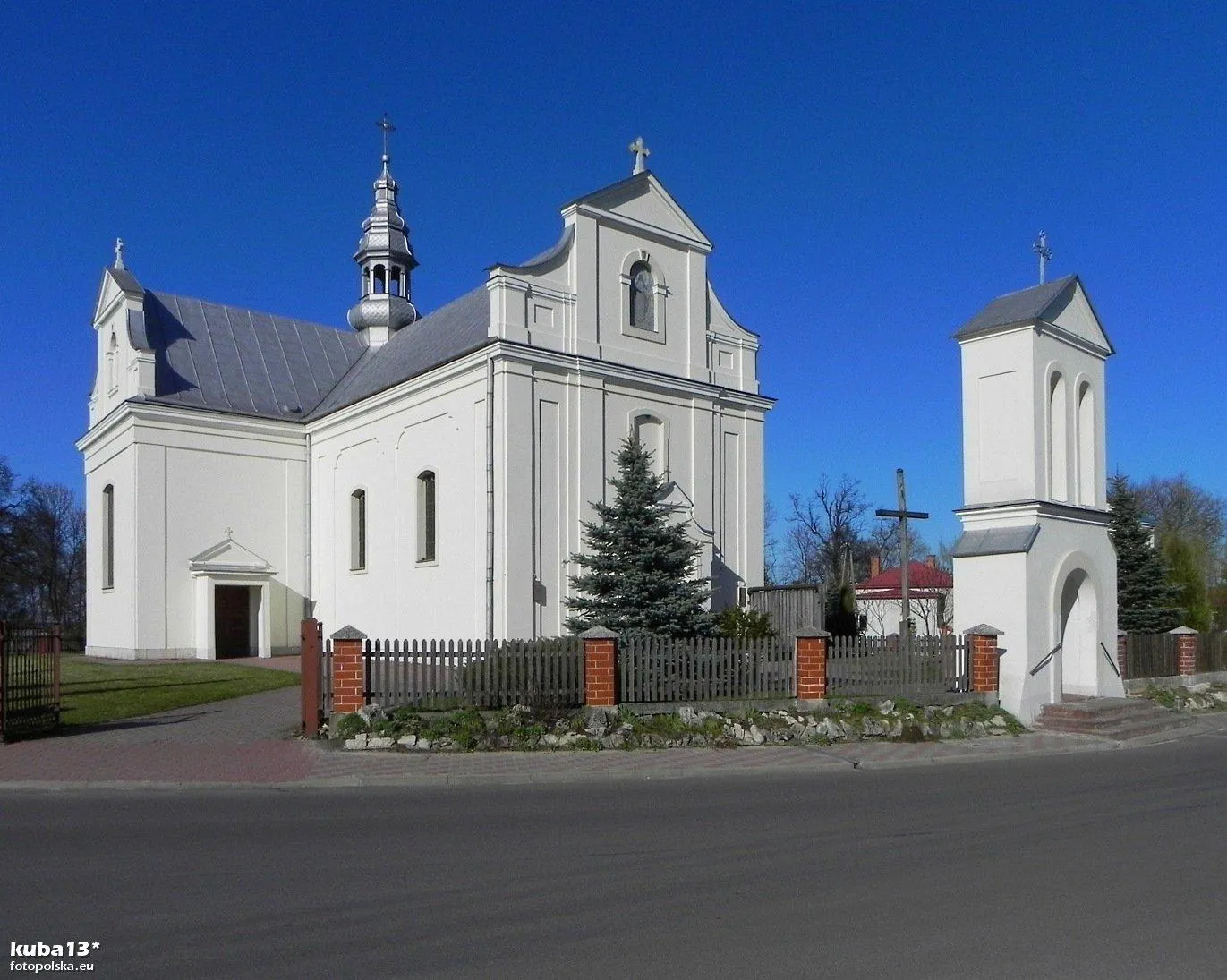 Photo showing: Kościół pw Świętej Trójcy w Starym Dzikowie.