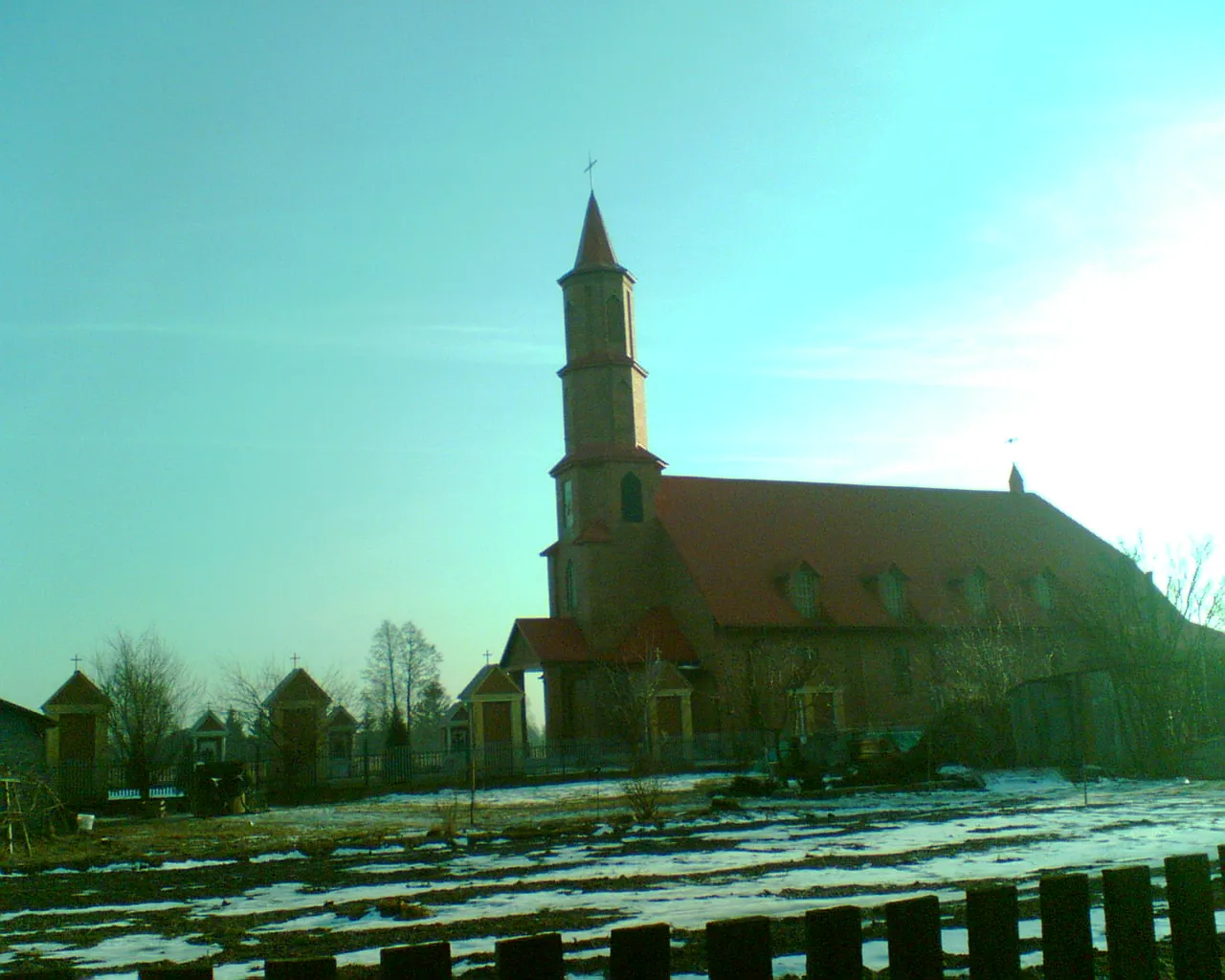 Photo showing: Żabce - rzymskokatolicki kościół filialny pw. św. Józefa, 1995.
