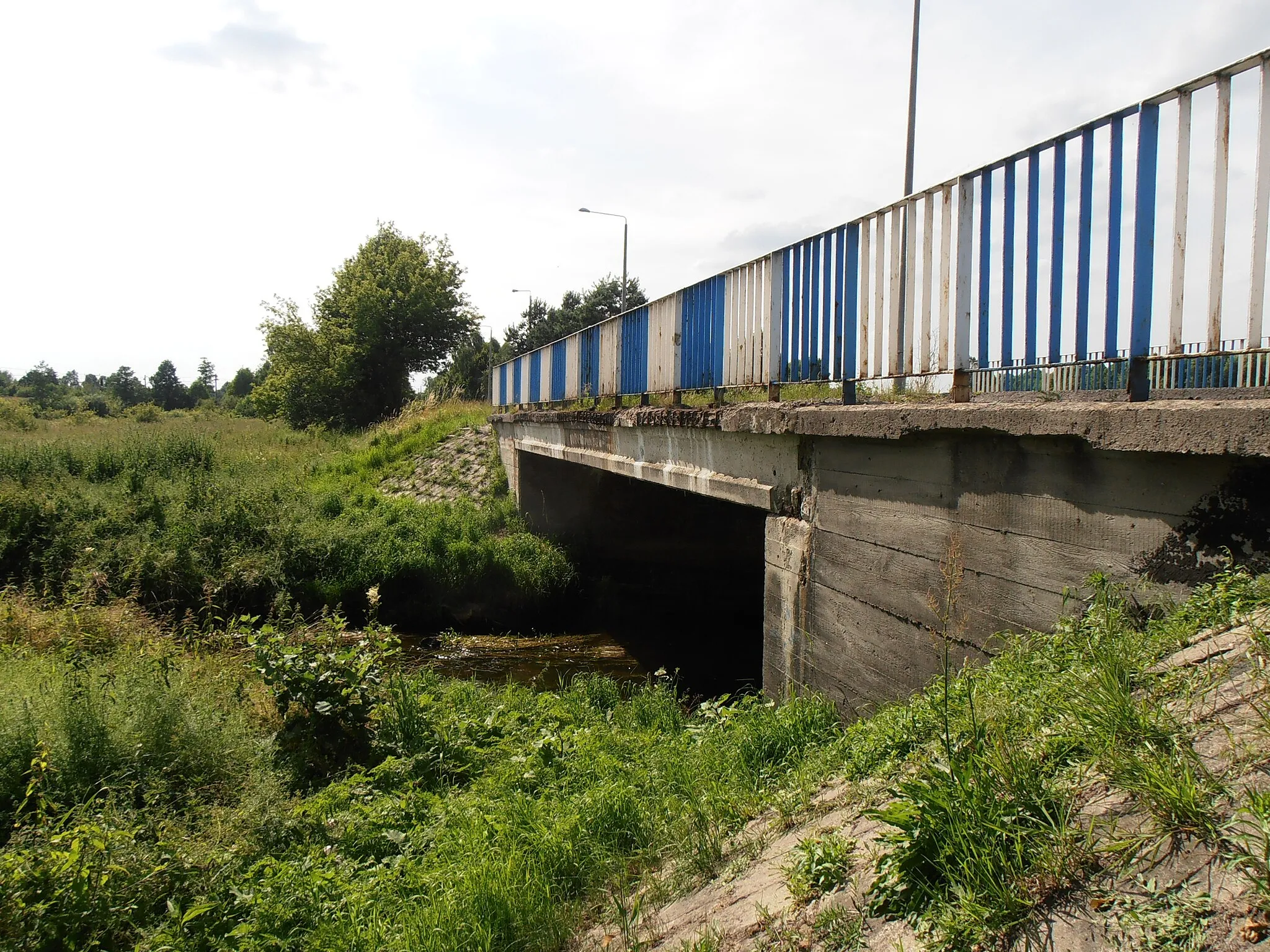 Photo showing: Most na rzeczce Rudce – granica między Białą Podlaską (ul. Sidorska) a Czosnówką (ul. Bialska).