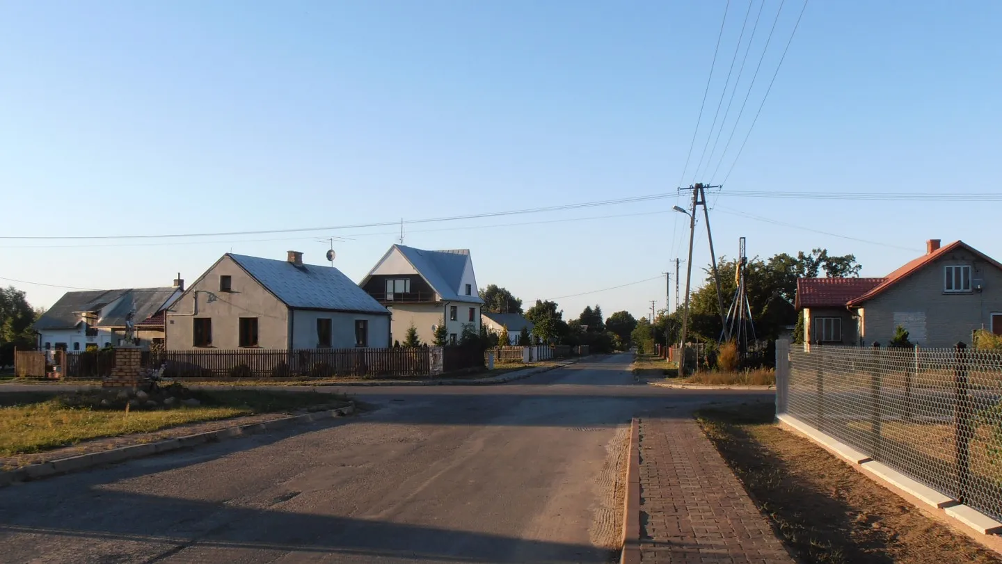 Photo showing: Podosie (pow. łukowski, woj. lubelskie, Polska). Centrum wsi.