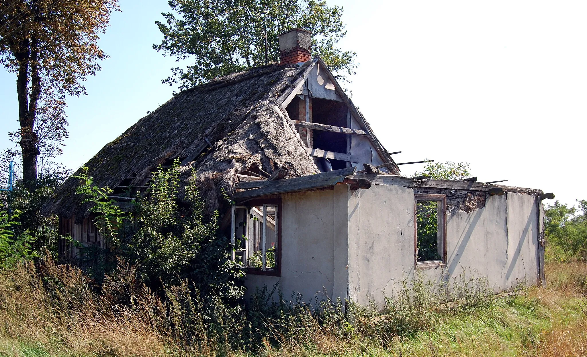Photo showing: Ruined house in Lipiny, Lublin Voivodeship, Poland.