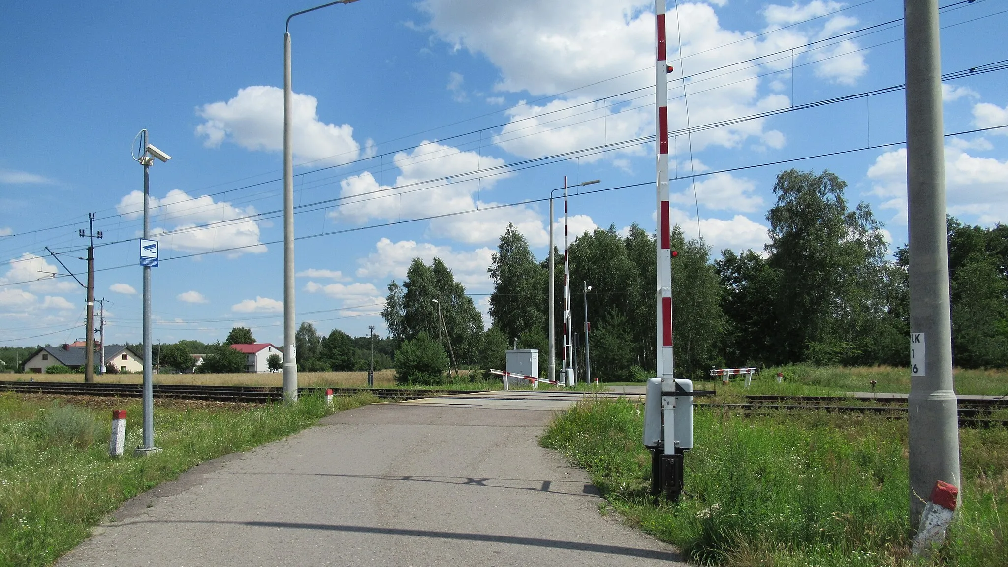 Photo showing: Wola Okrzejska (pow. łukowski, woj. lubelskie, Polska). Przejazd kolejowy niedaleko stacji Okrzeja.