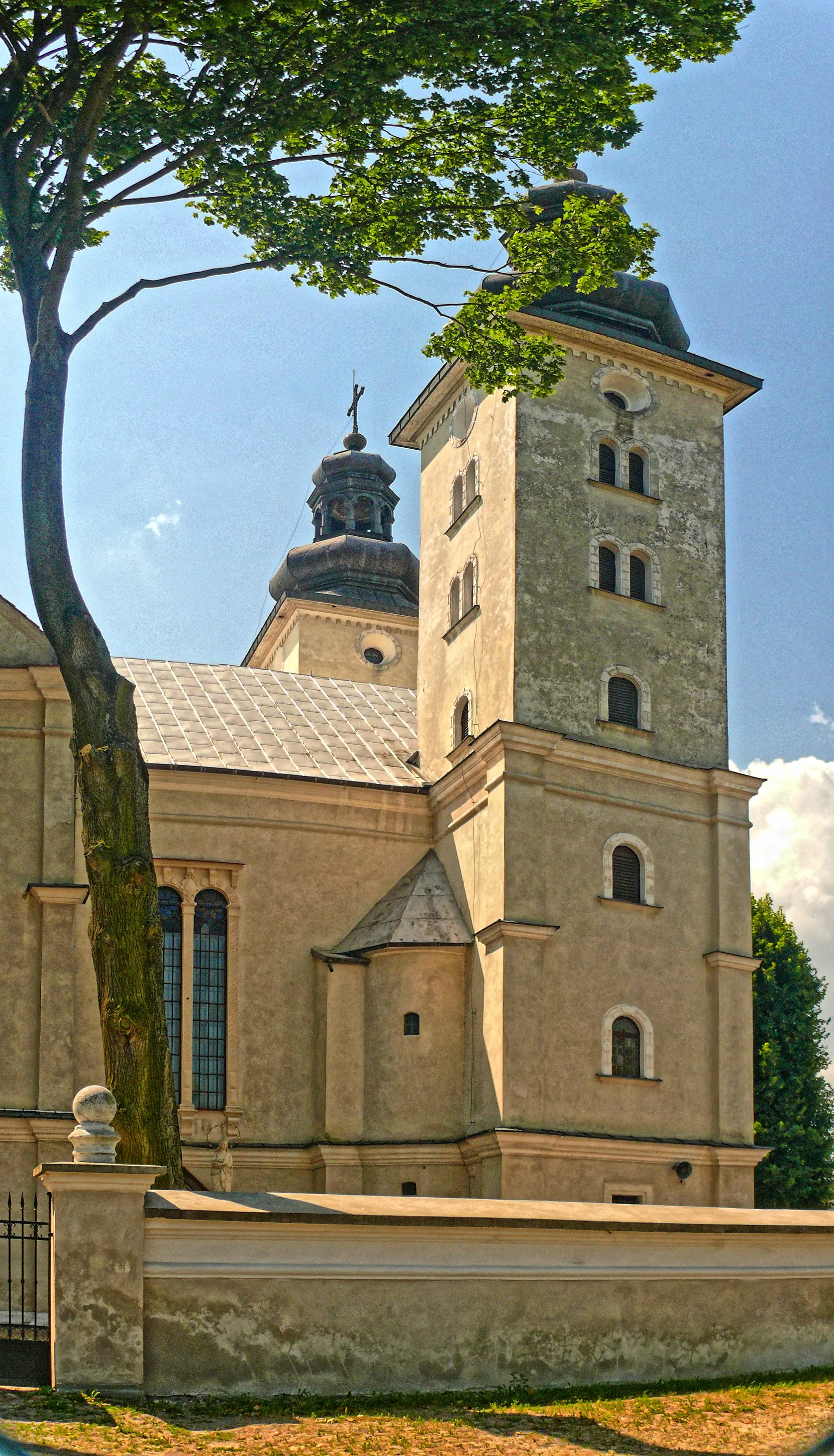 Photo showing: Fragment bocznej elewacji kościoła św. Stanisława BM w Czemiernikach, woj. lubelskie.