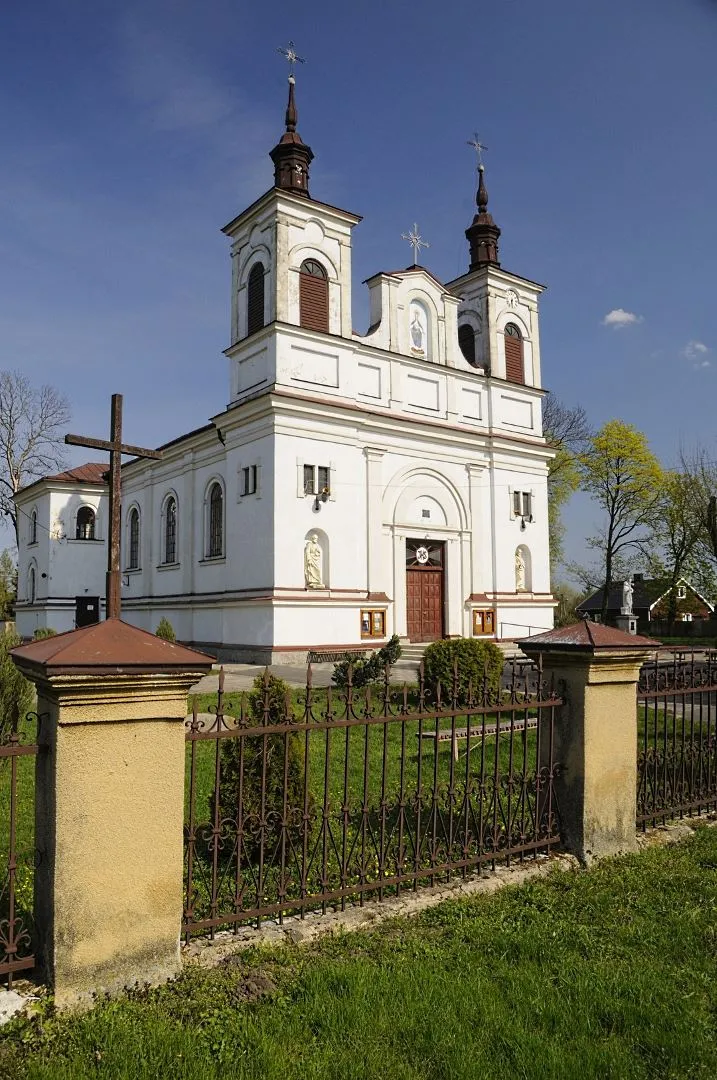 Photo showing: Kościół pw. Trójcy Przenajświętszej w Dubience
