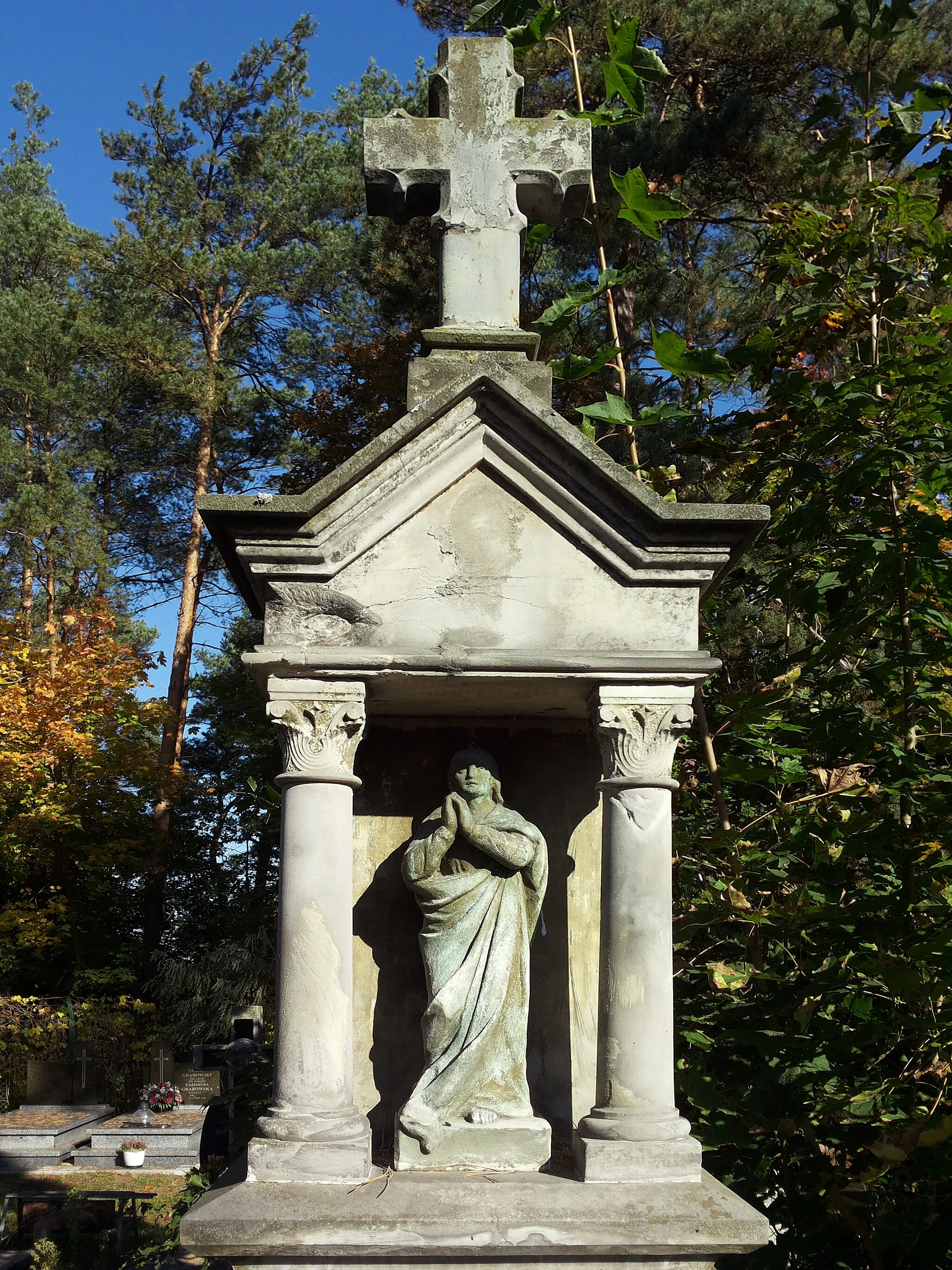 Photo showing: Krężnica Jara, cmentarz parafialny, fragment nagrobka z 1901 r.