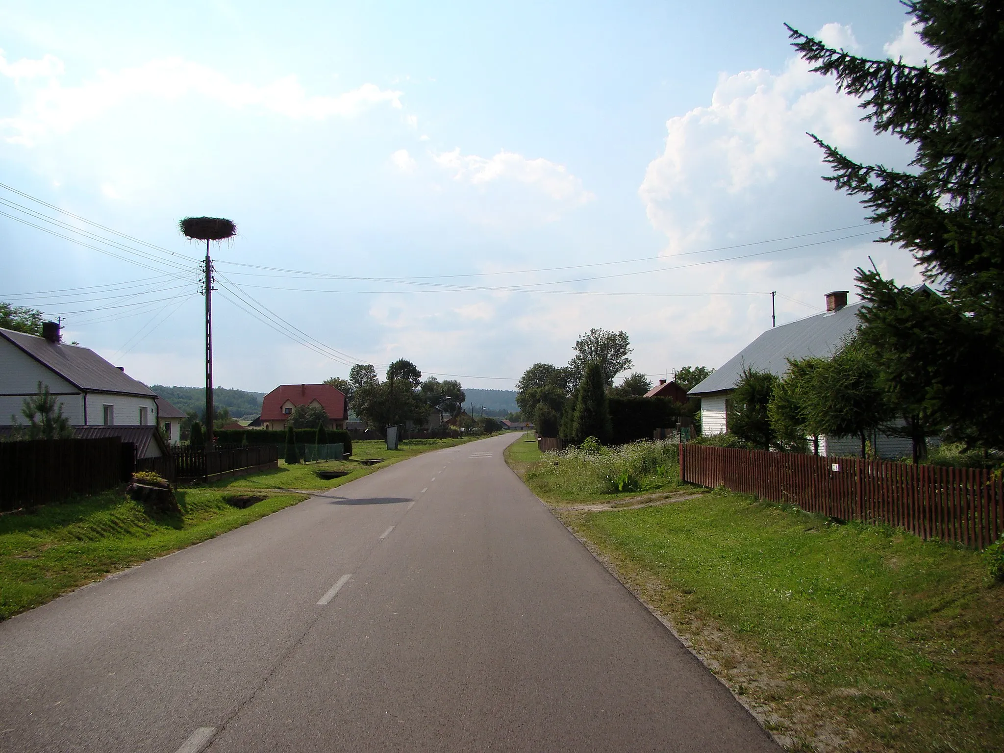 Photo showing: Silnice ve vesnici Bondyrz, Polsko