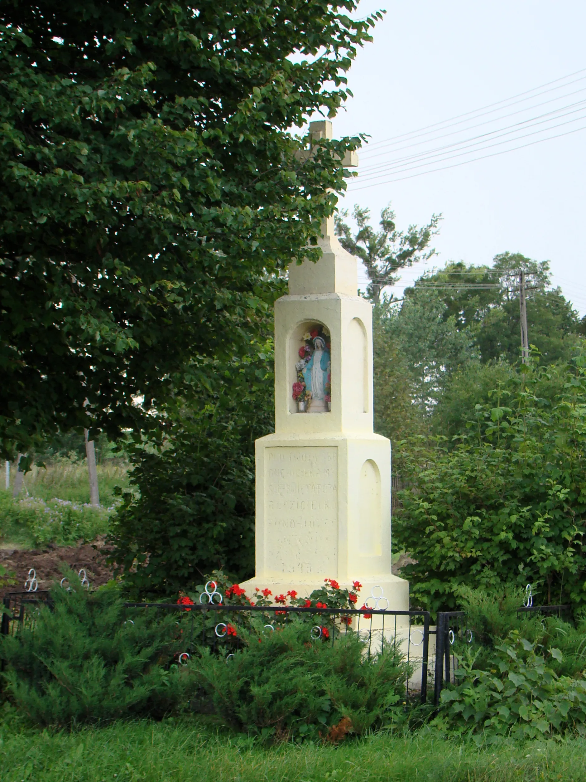 Photo showing: Památník ve vesnici Deszkowice Pierwsze, Polsko