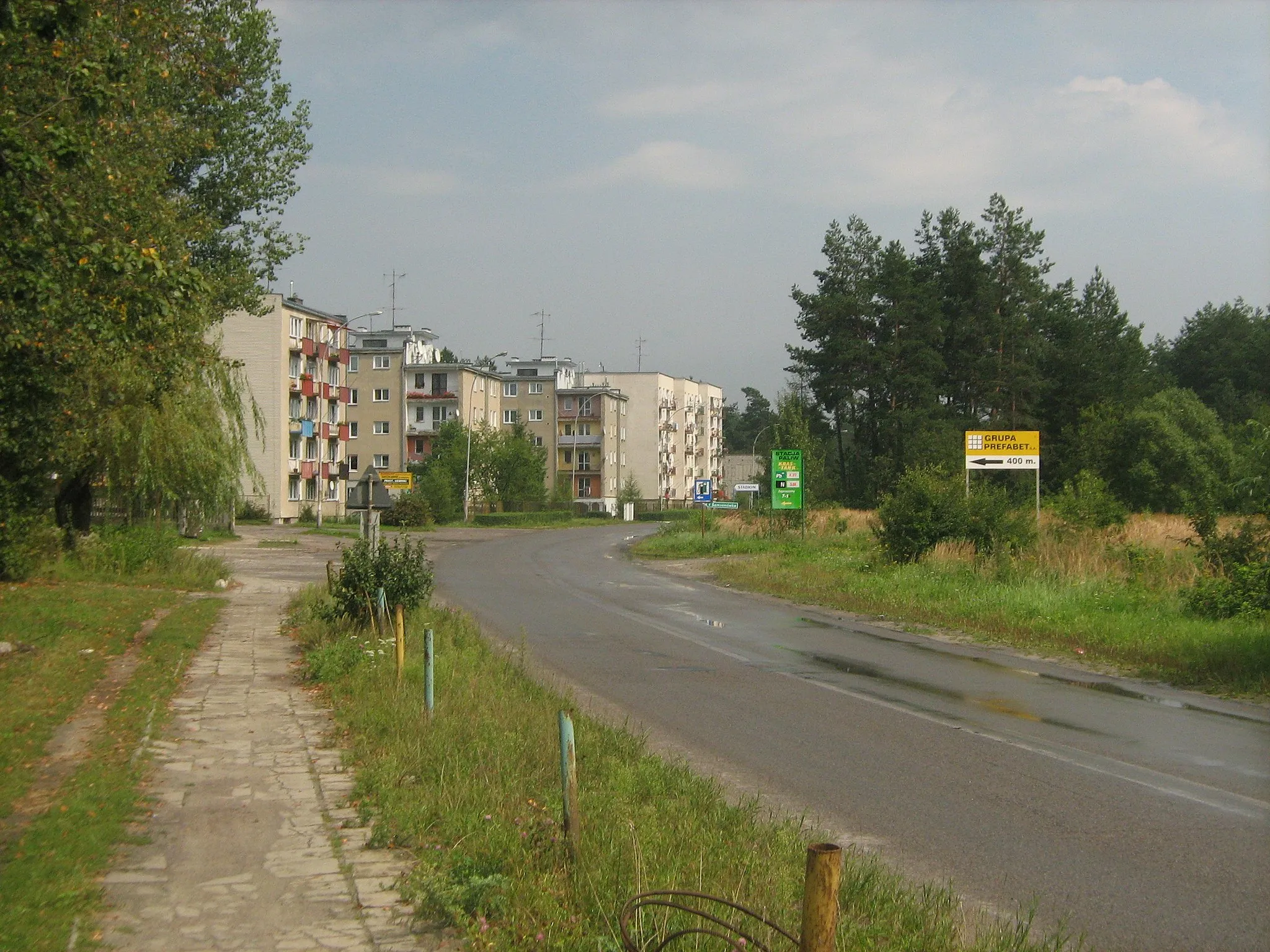 Photo showing: Bloki mieszkalne w Długim Kącie (powiat biłgorajski)