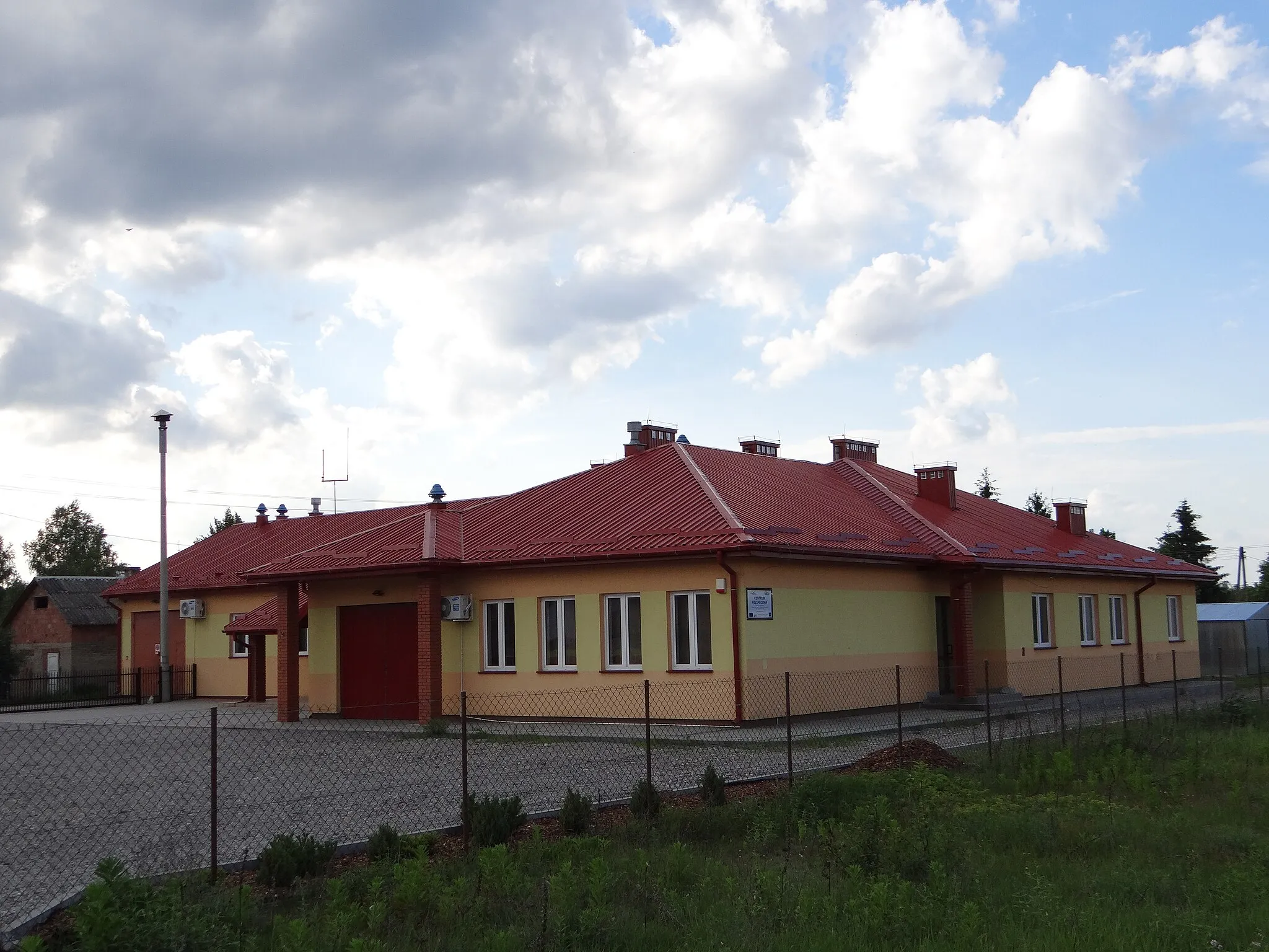 Photo showing: Budynek Ochotniczej Straży Pożarnej w Harasiukach.