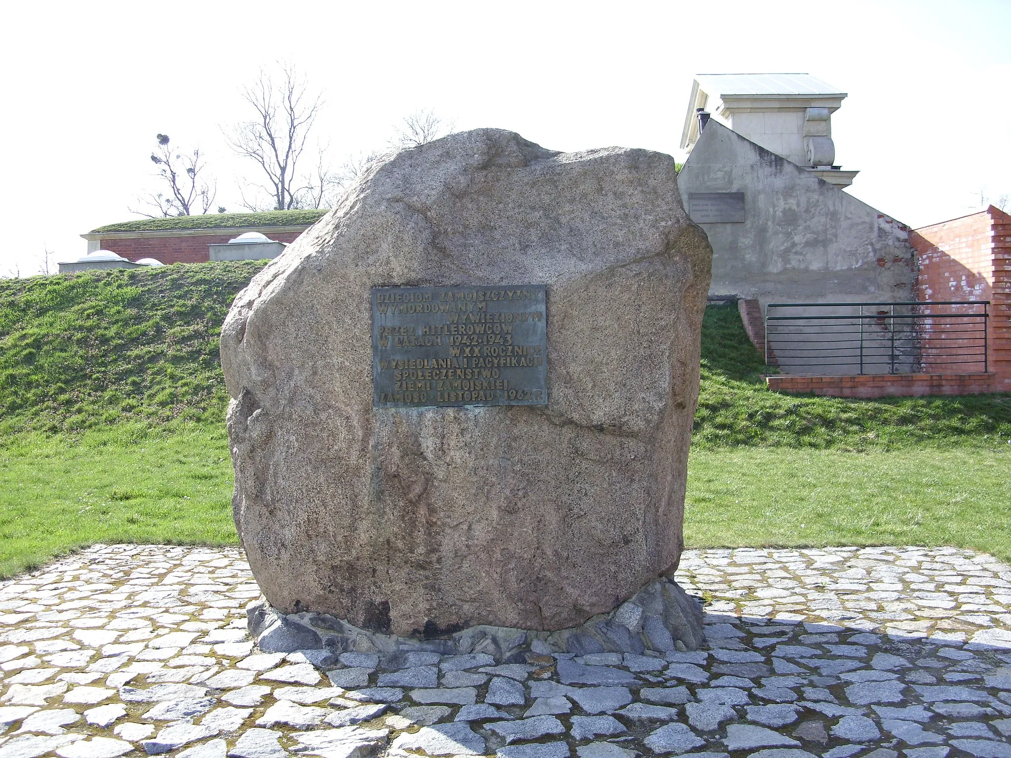 Photo showing: Children of Zamosc Region. Monument. Akademicka Street in Zamosc Poland