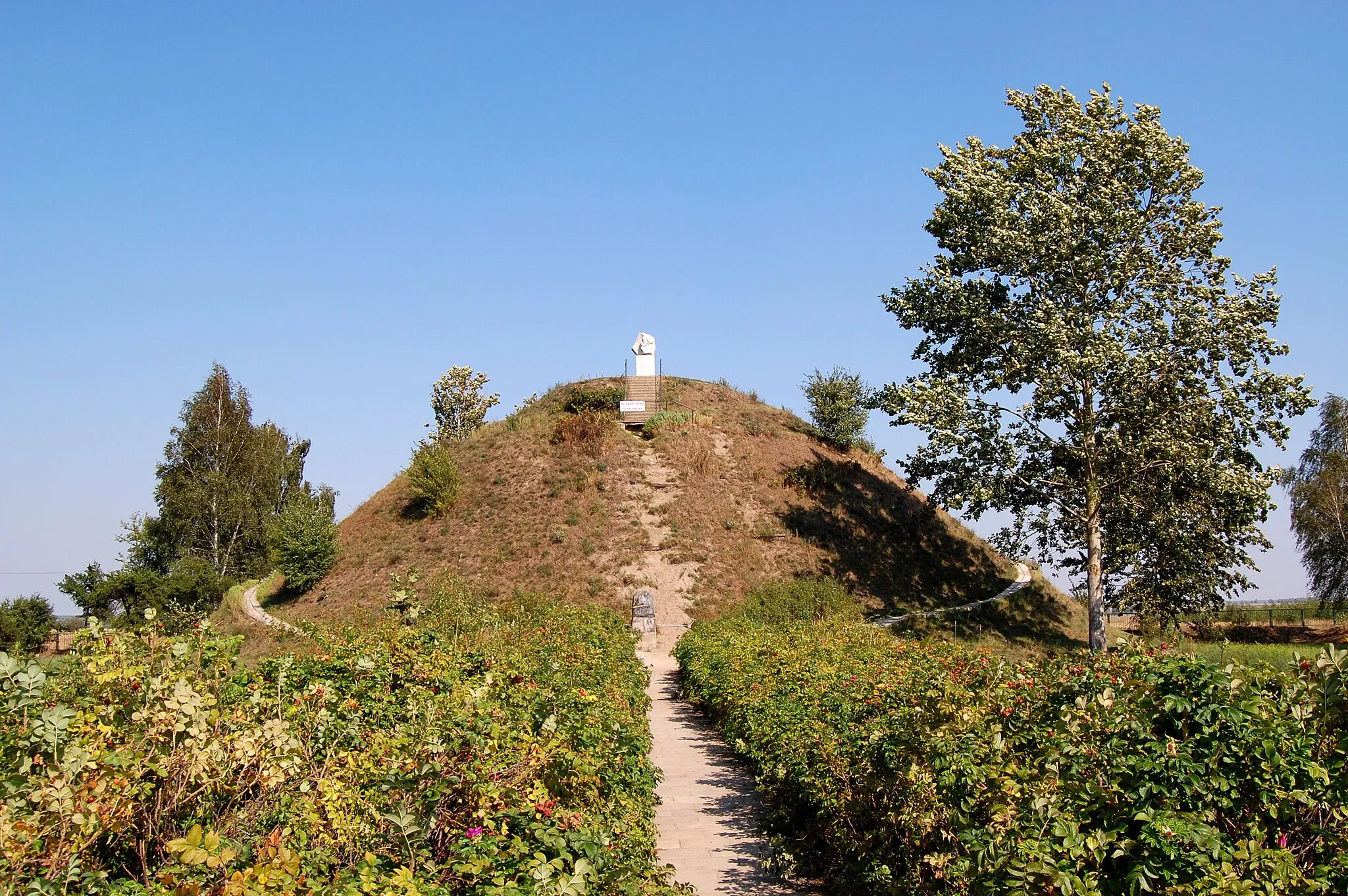Photo showing: Henryk Sienkiewicz Mound in Okrzeja, Lublin Voivodeship, Poland.