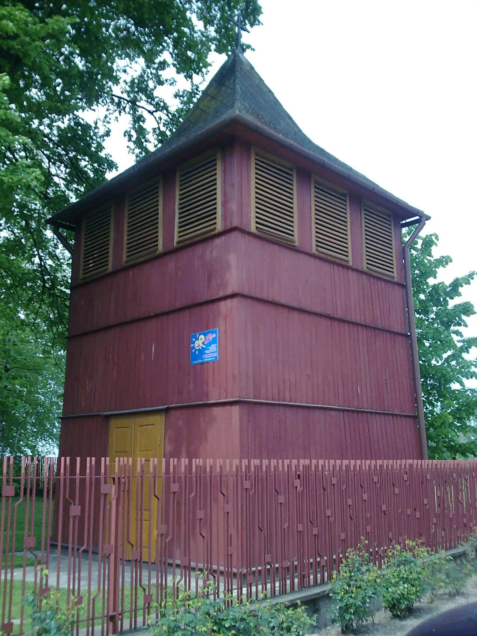 Photo showing: Przed kościołem  w Jastkowie