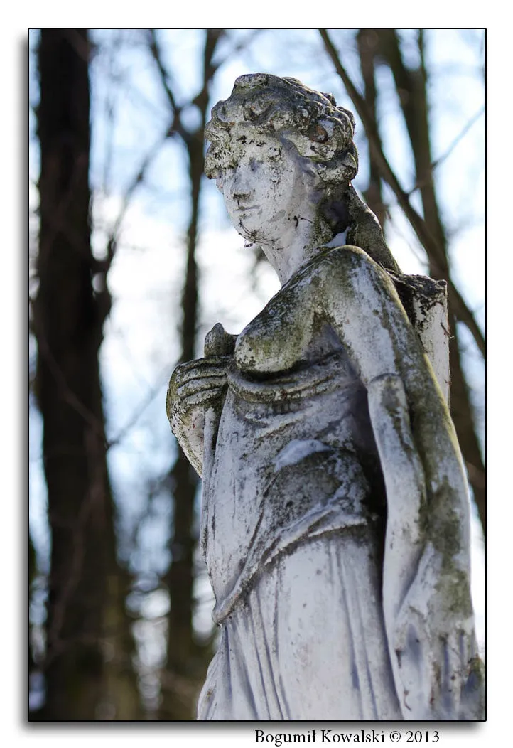Photo showing: 500px provided description: Artemis Sculpture in the Park in Jakubowice Murowane, near Lublin, Poland [#park ,#sculpture ,#2013 ,#Winter ,#Artemis ,#Jakubowice]