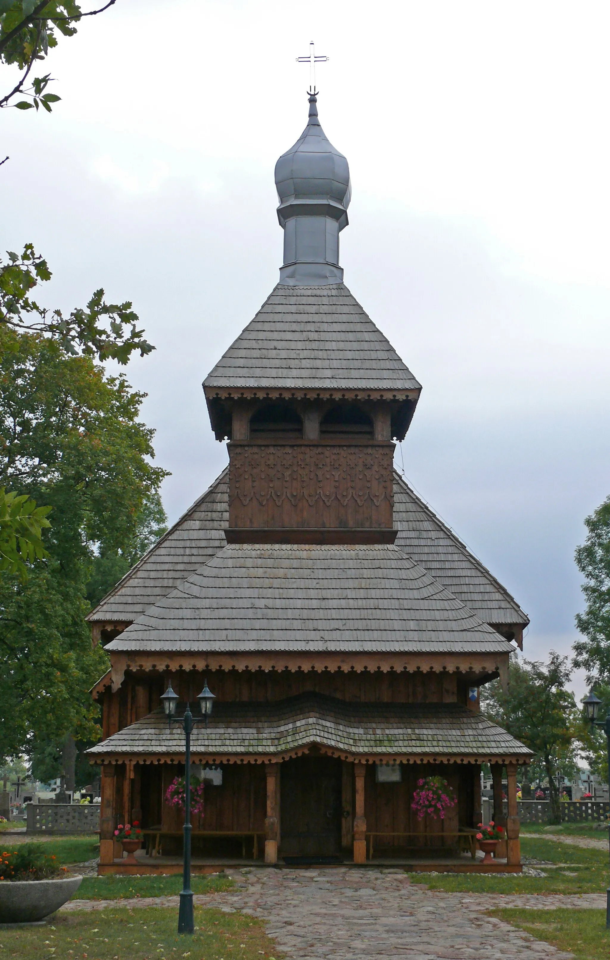 Photo showing: Ortel Królewski Pierwszy - dawna drewniana cerkiew unicka, obecnie kościół rzymsko-katolicki, parafialny pod wezwaniem Matki Bożej Różańcowej, 1673-1682 r. (zabytek nr. A/67 z 24.05.1956 i z 19.11.1966)