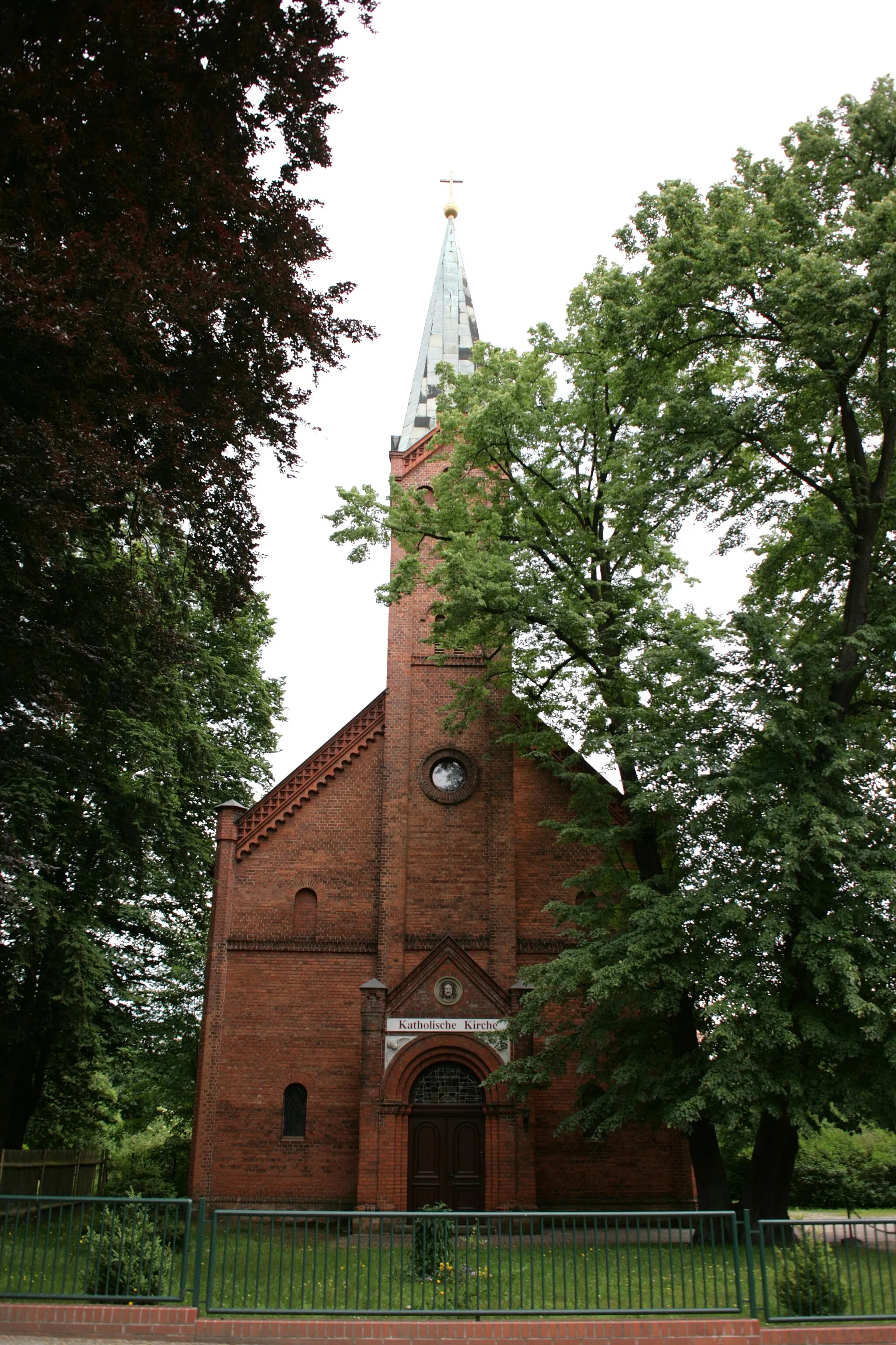 Photo showing: Katholische Kirche, Berliner Straße in Bad Muskau