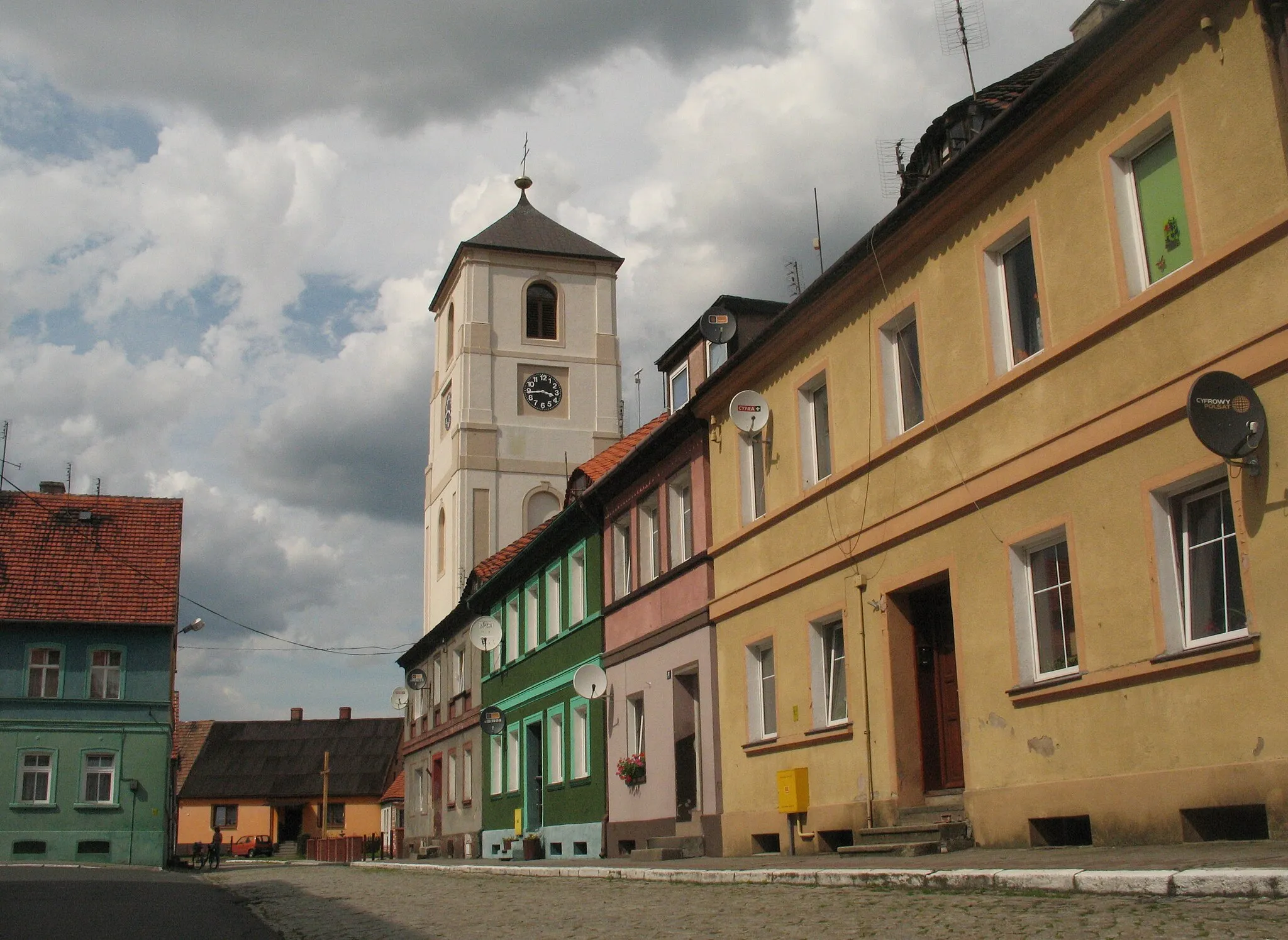 Photo showing: Otyń, Poland. The eastern part of the marketplace.