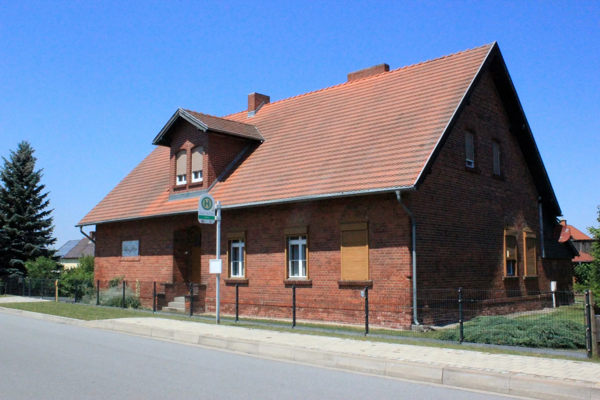 Photo showing: Stara wjesna šula w Kopacu, gmejna Kopańce, wokrjes Sprjewja-Nysa.