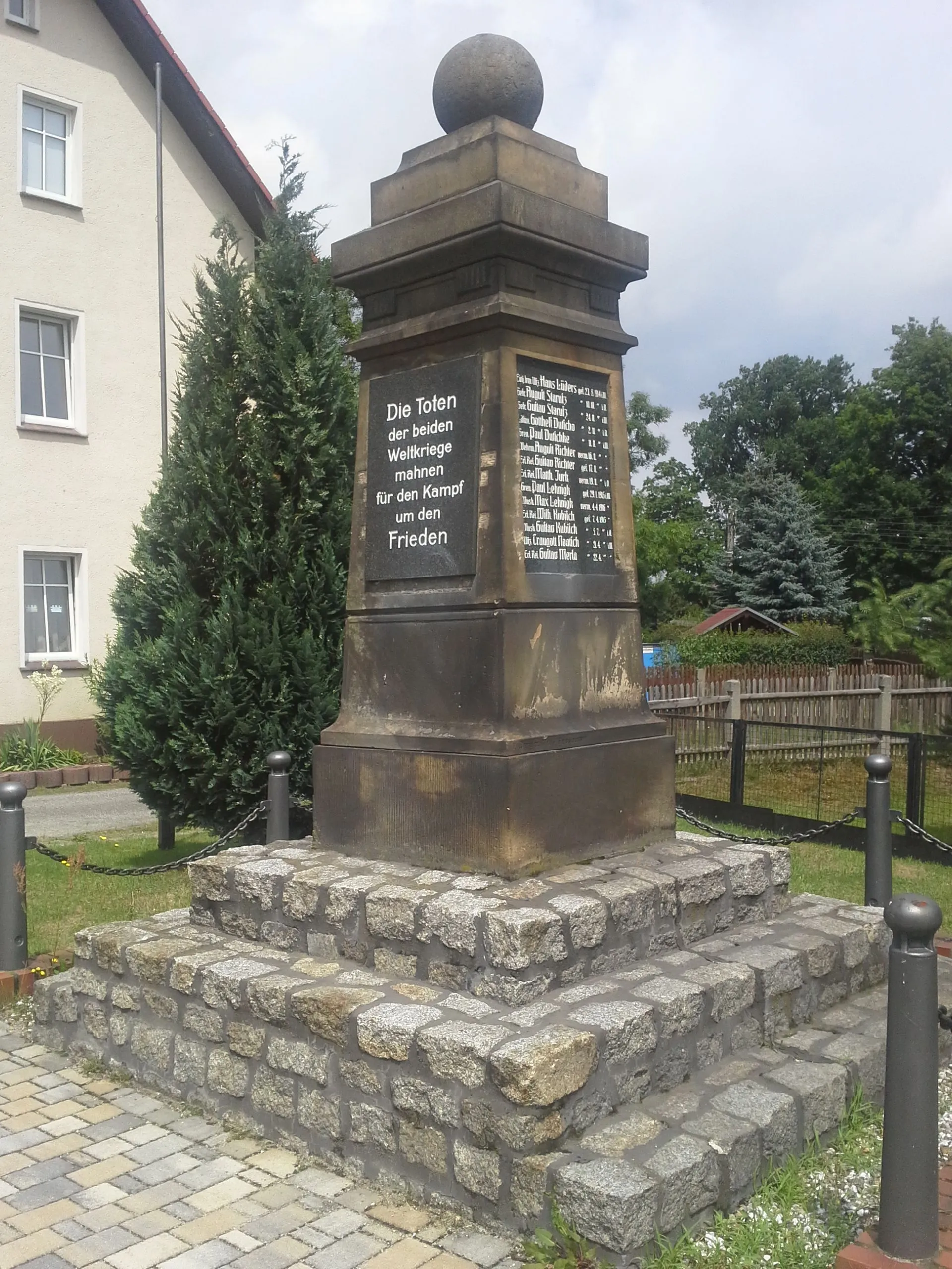 Photo showing: Gefallenendenkmal in Weißkeißel