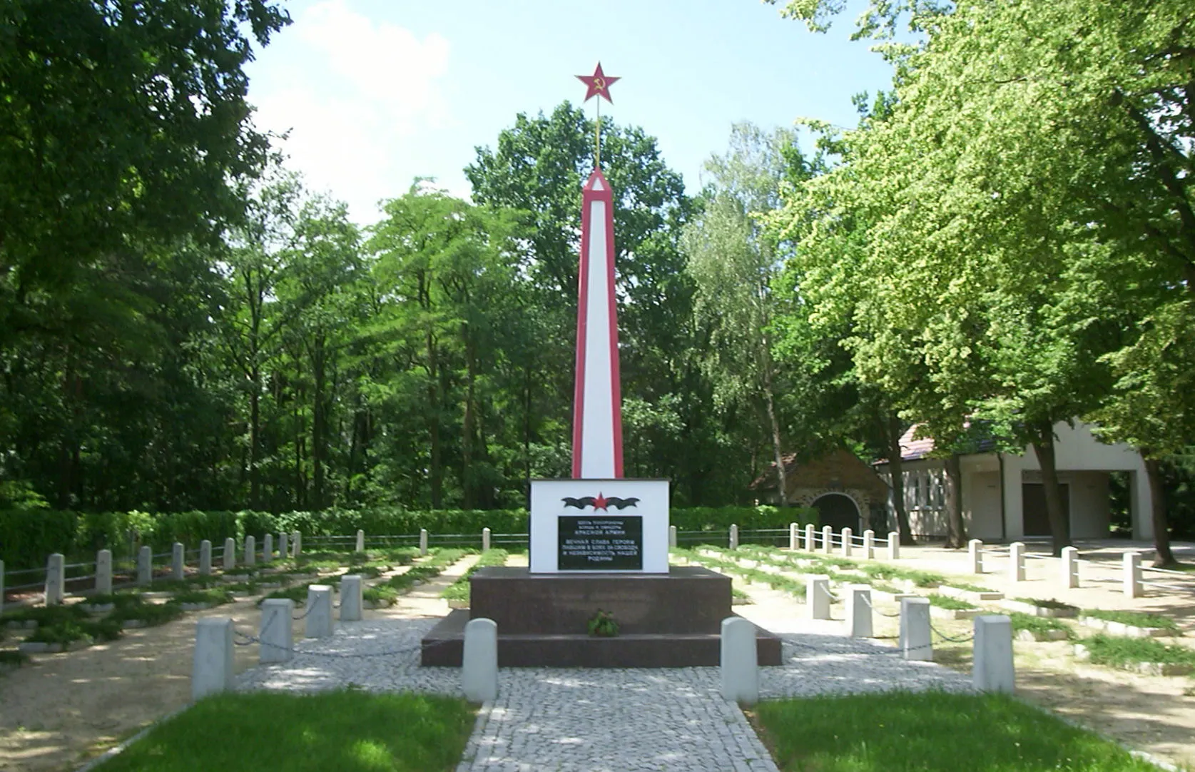 Photo showing: Soviet soldiers' graveyard in Trebendorf