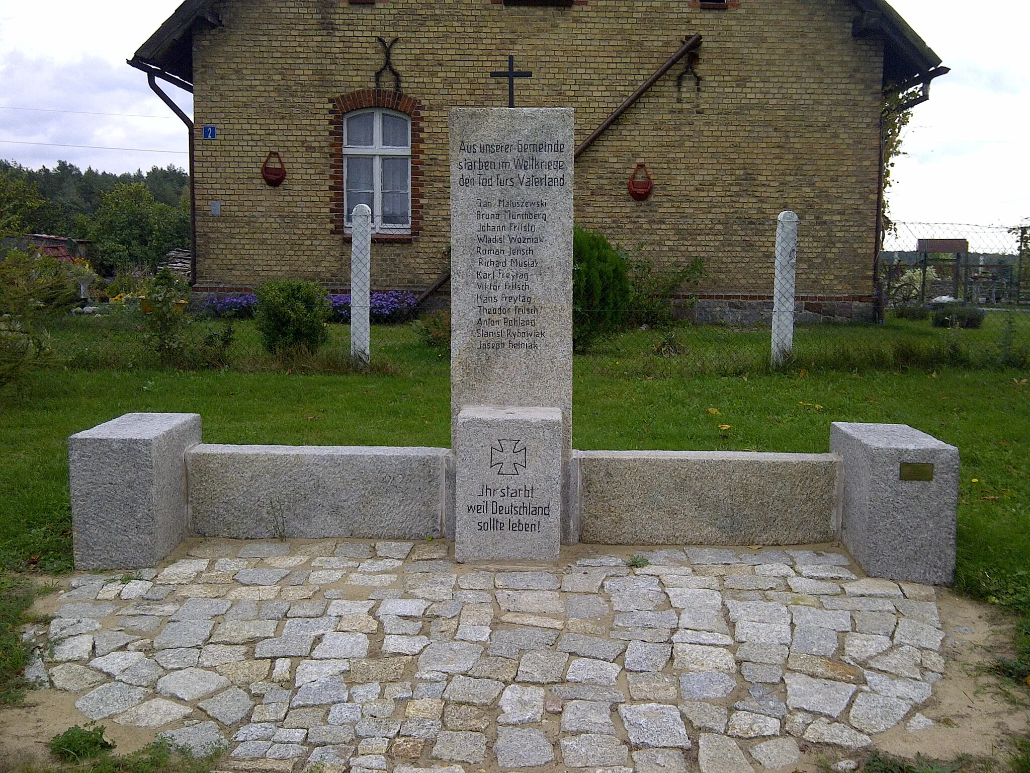 Photo showing: Kriegerdenkmal. Gedenktafel Gefallene 1914-1918 in Kuligowo (Kulkau), Woiwodschaft Lebus, Polen.