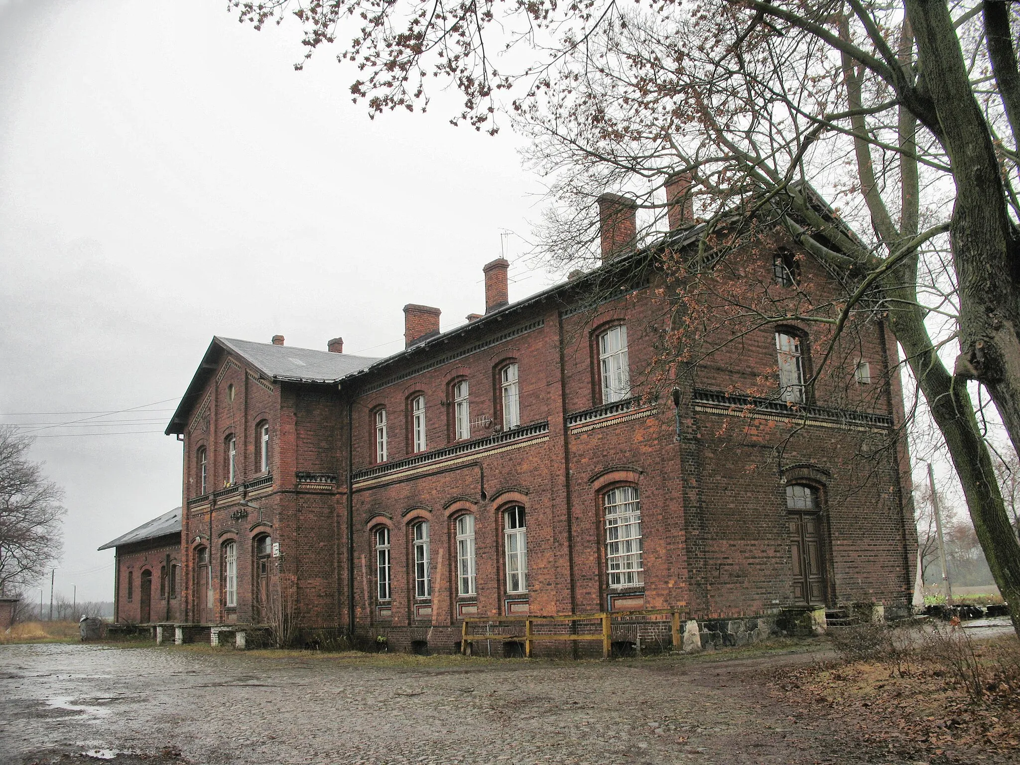 Photo showing: the railway station in Bieniów near Żary, Poland