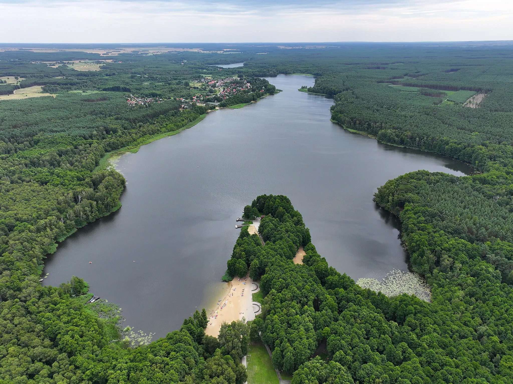Photo showing: Jezioro Tarnowskie duże widziane z powietrza