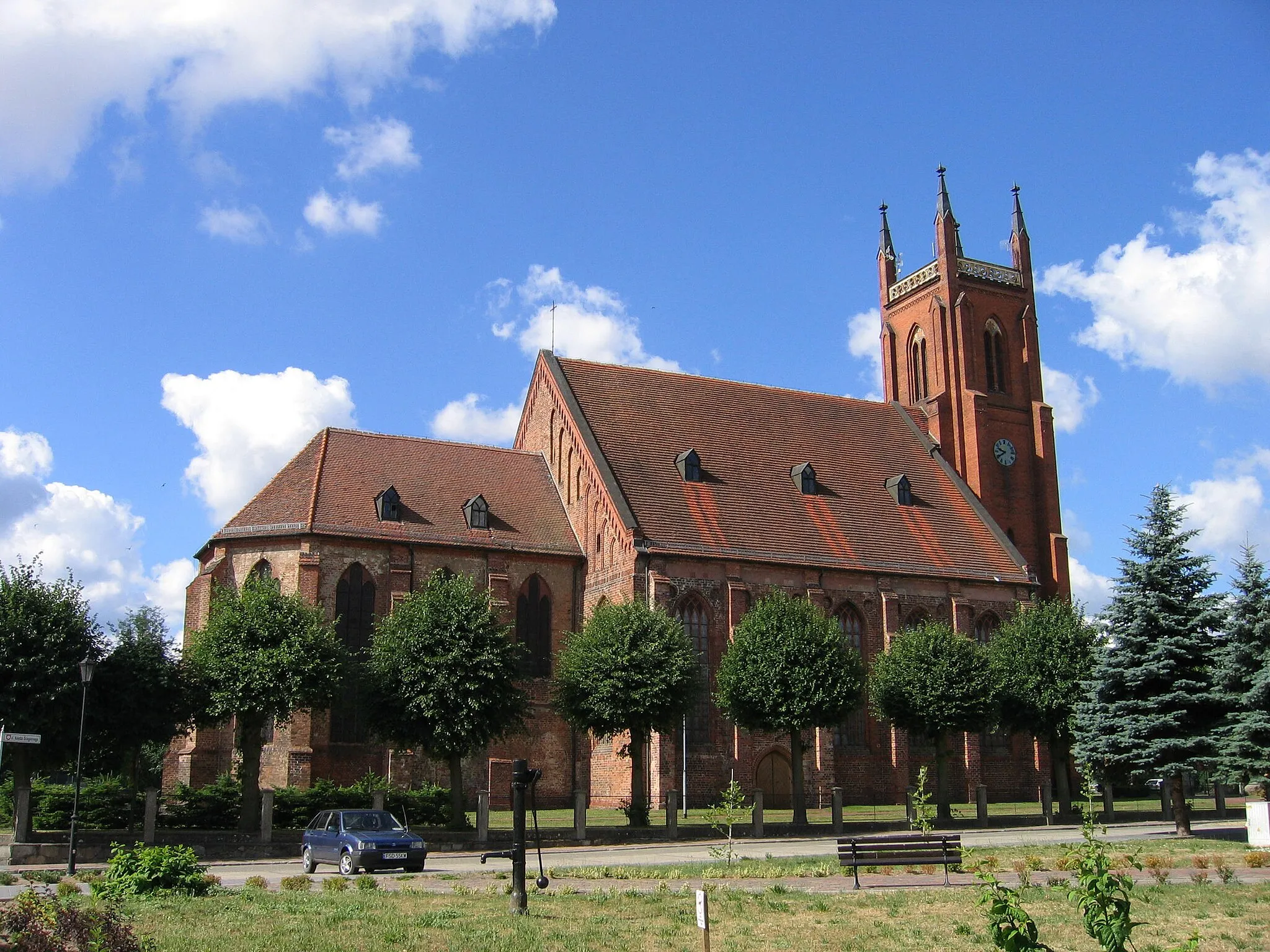 Photo showing: Kościół parafialny pw. Chrystusa Króla z 1. połowy XV, XIX w. w Dobiegniewie