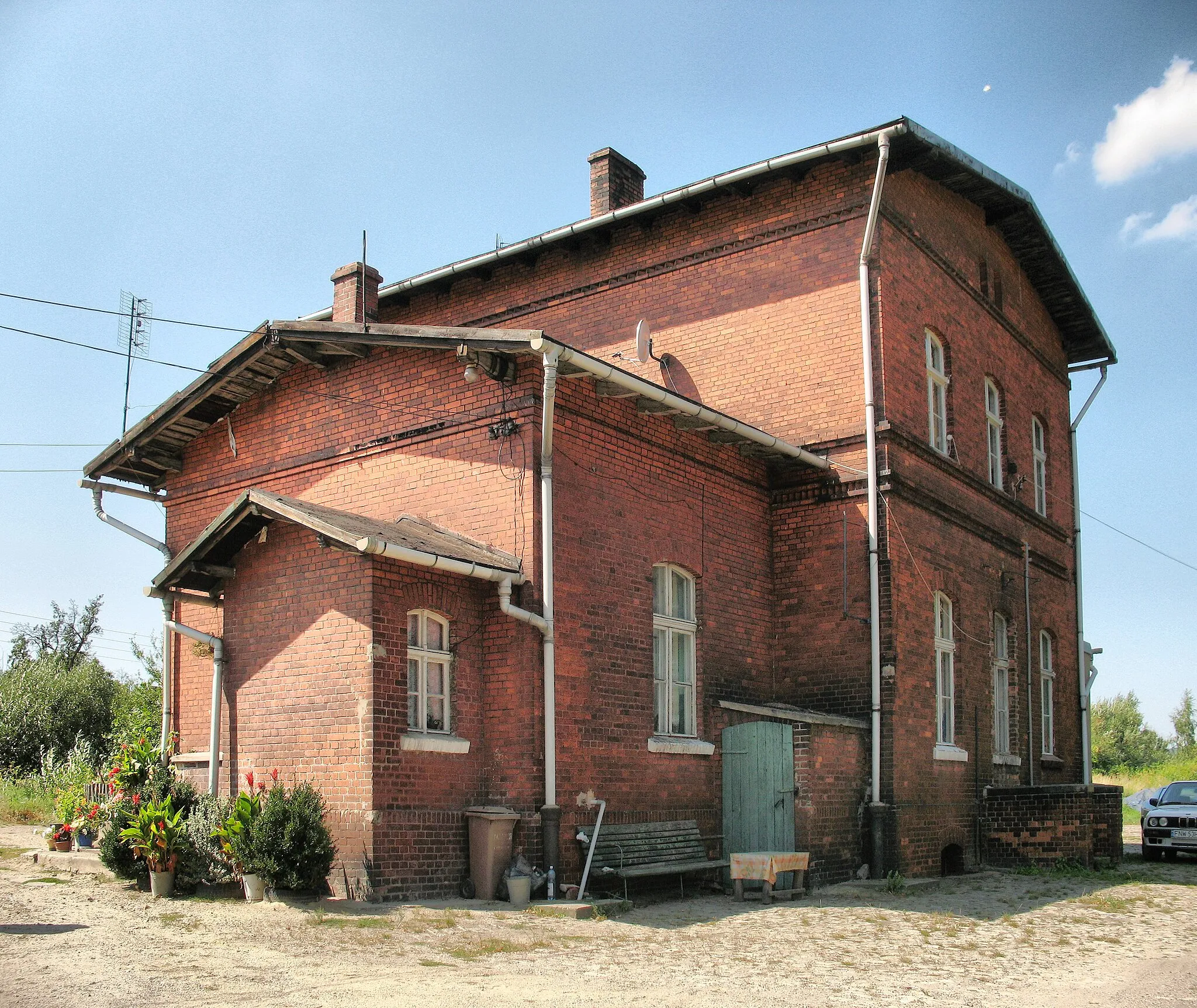 Photo showing: Former railway station in Dziadoszyce near Kożuchów
