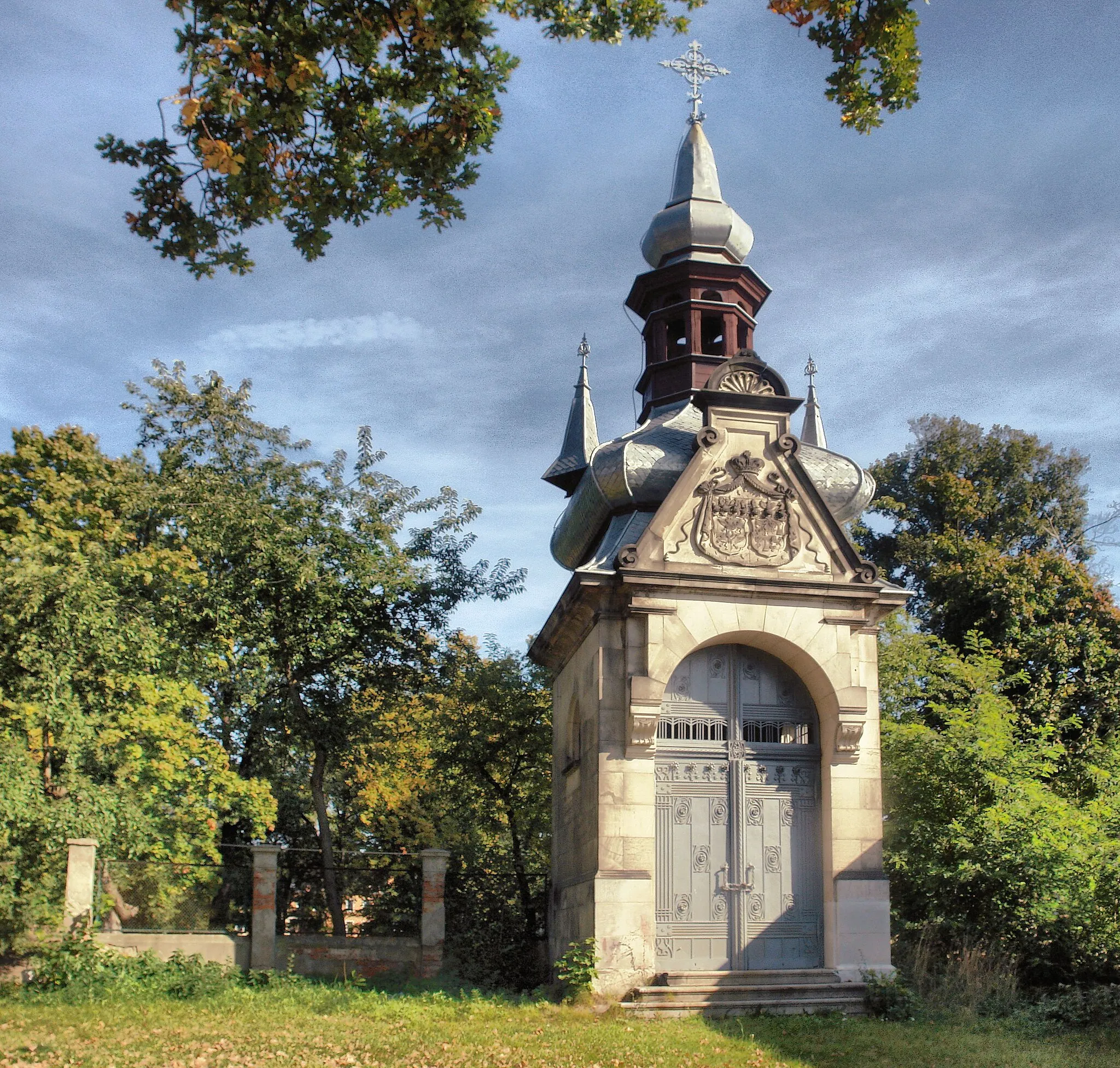 Photo showing: kaplica niedaleko zamku w Siedlisku (powiat nowosolski)