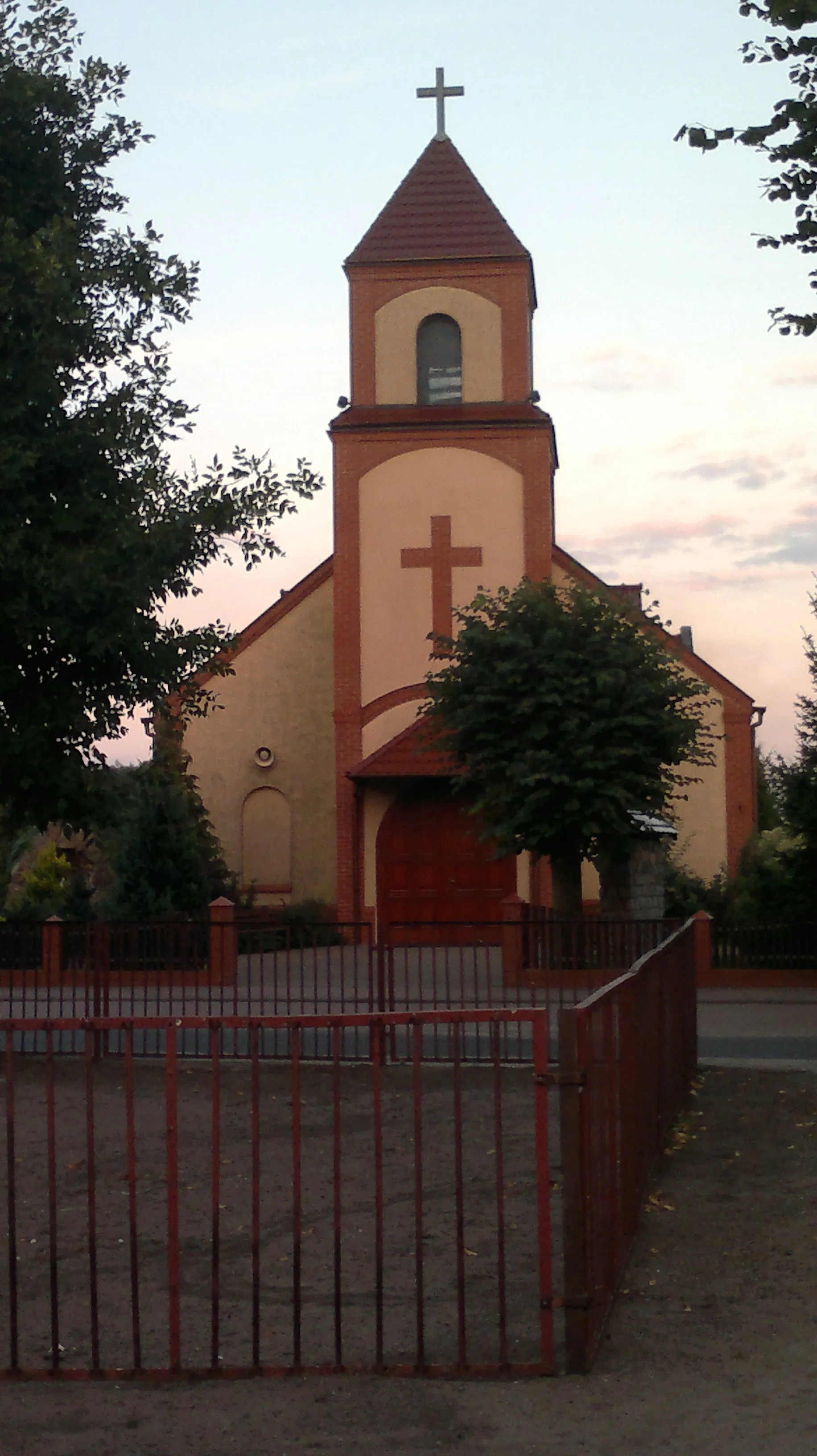 Photo showing: Kościół Parafialny pod wezwaniem Najświętszego Serca Jezusa i Niepokalanego Serca Maryi