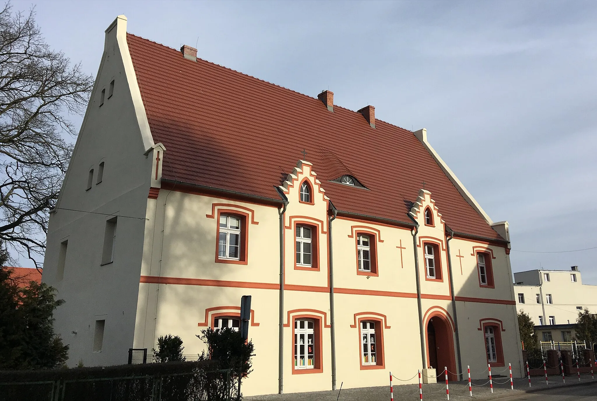 Photo showing: Szkoła parafialna – widok z zewnątrz